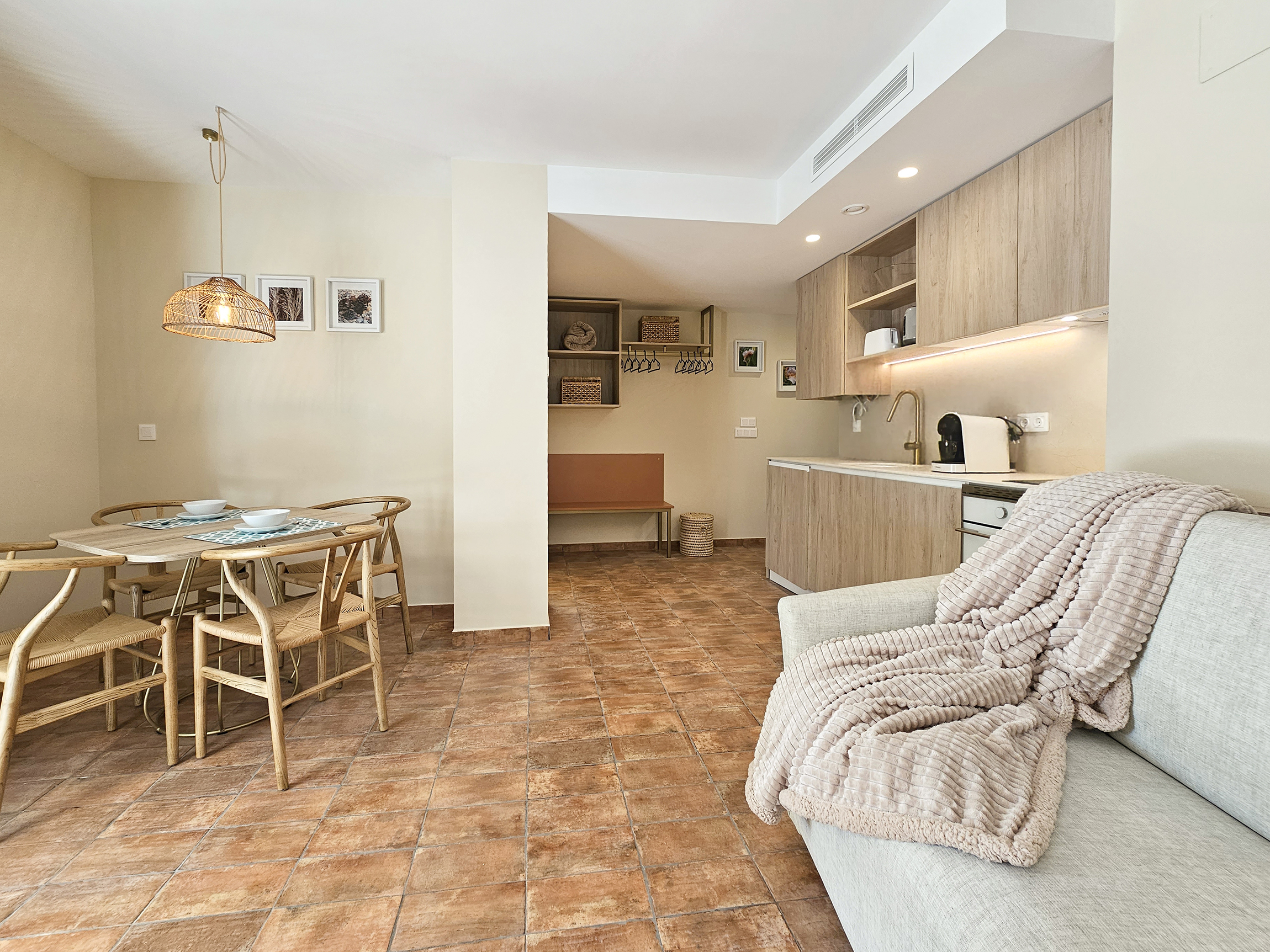 Estudio con balcón