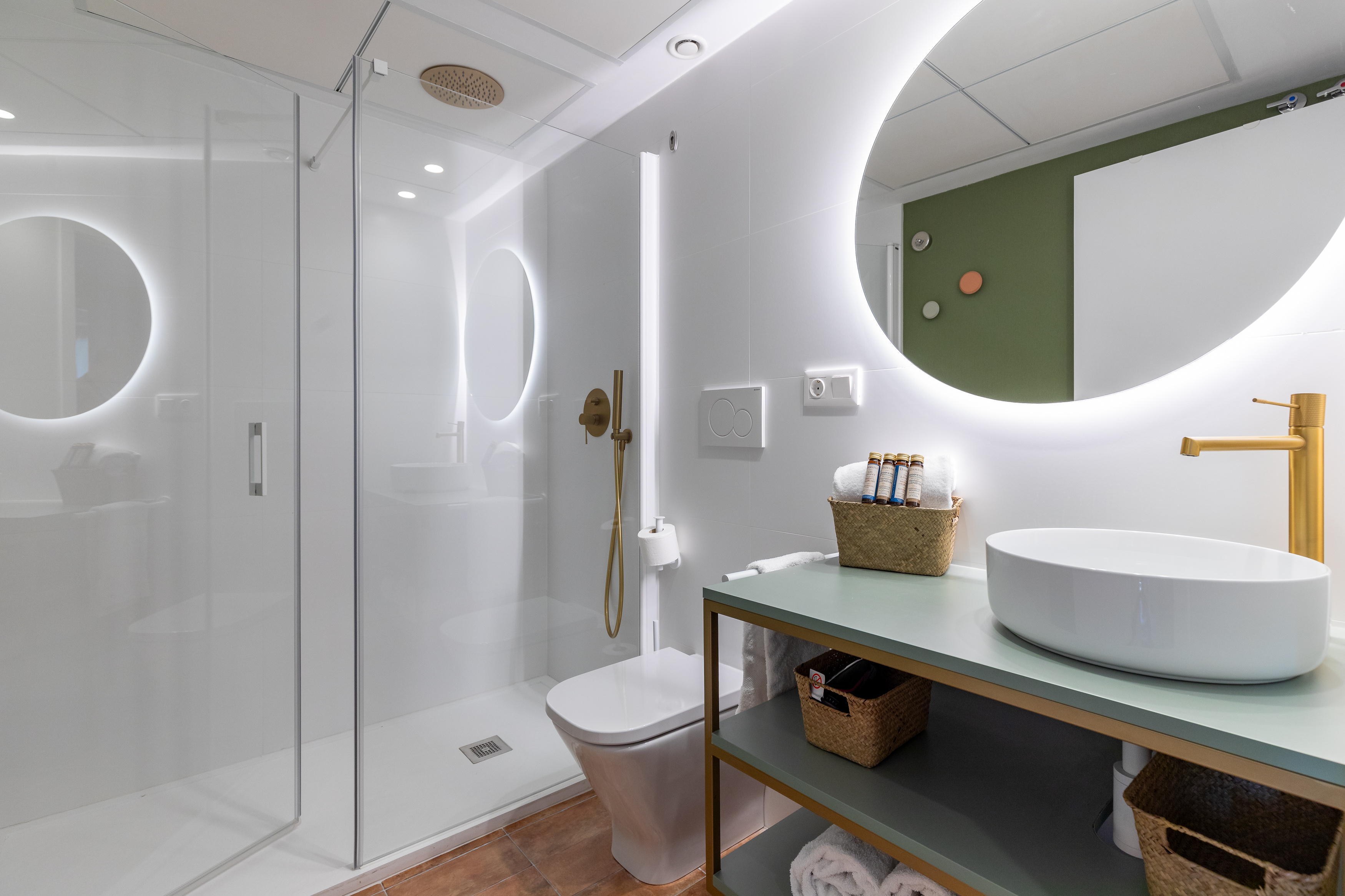 Apartment mit 1 schlafzimmer und balkon