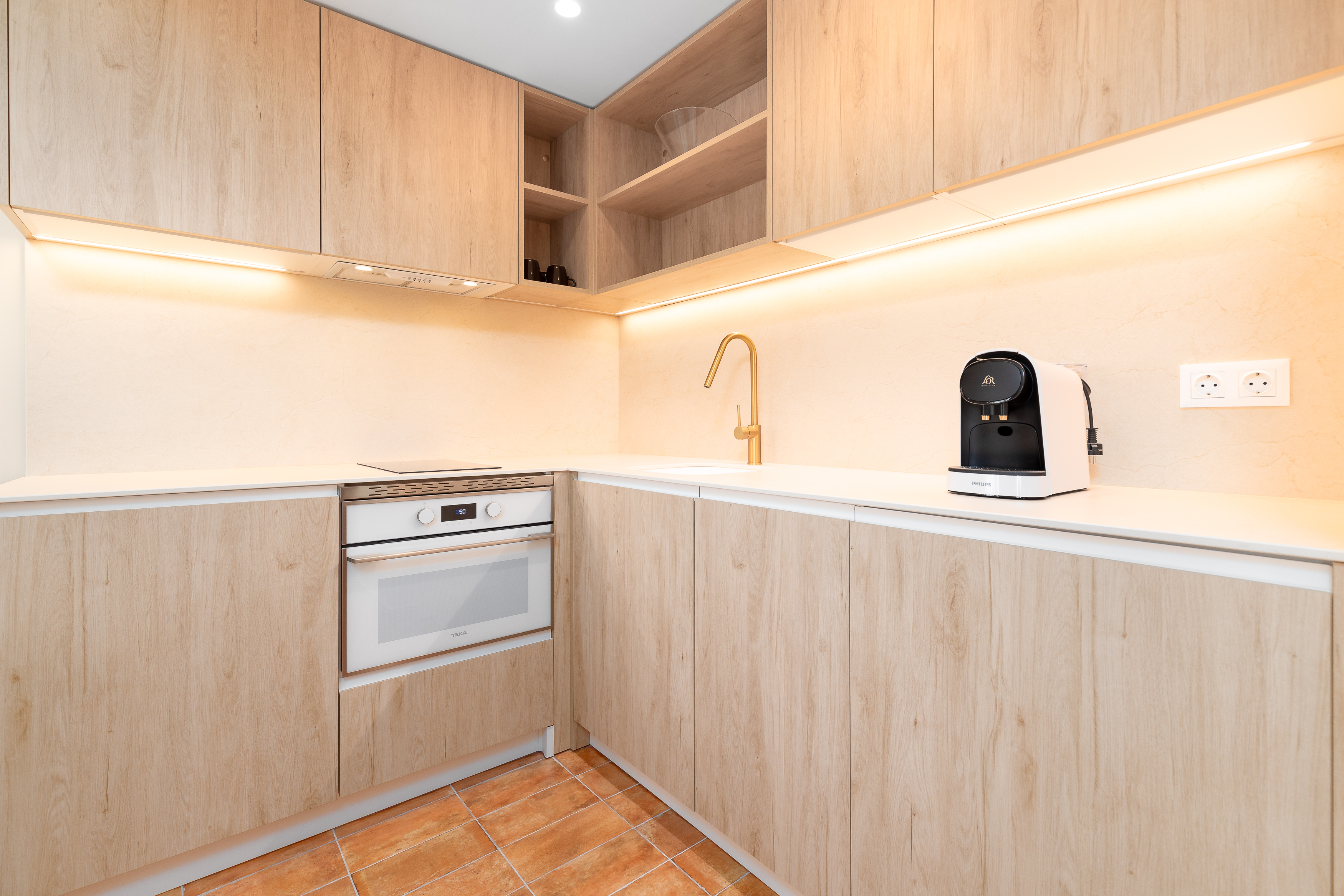 Apartment mit 1 schlafzimmer und balkon