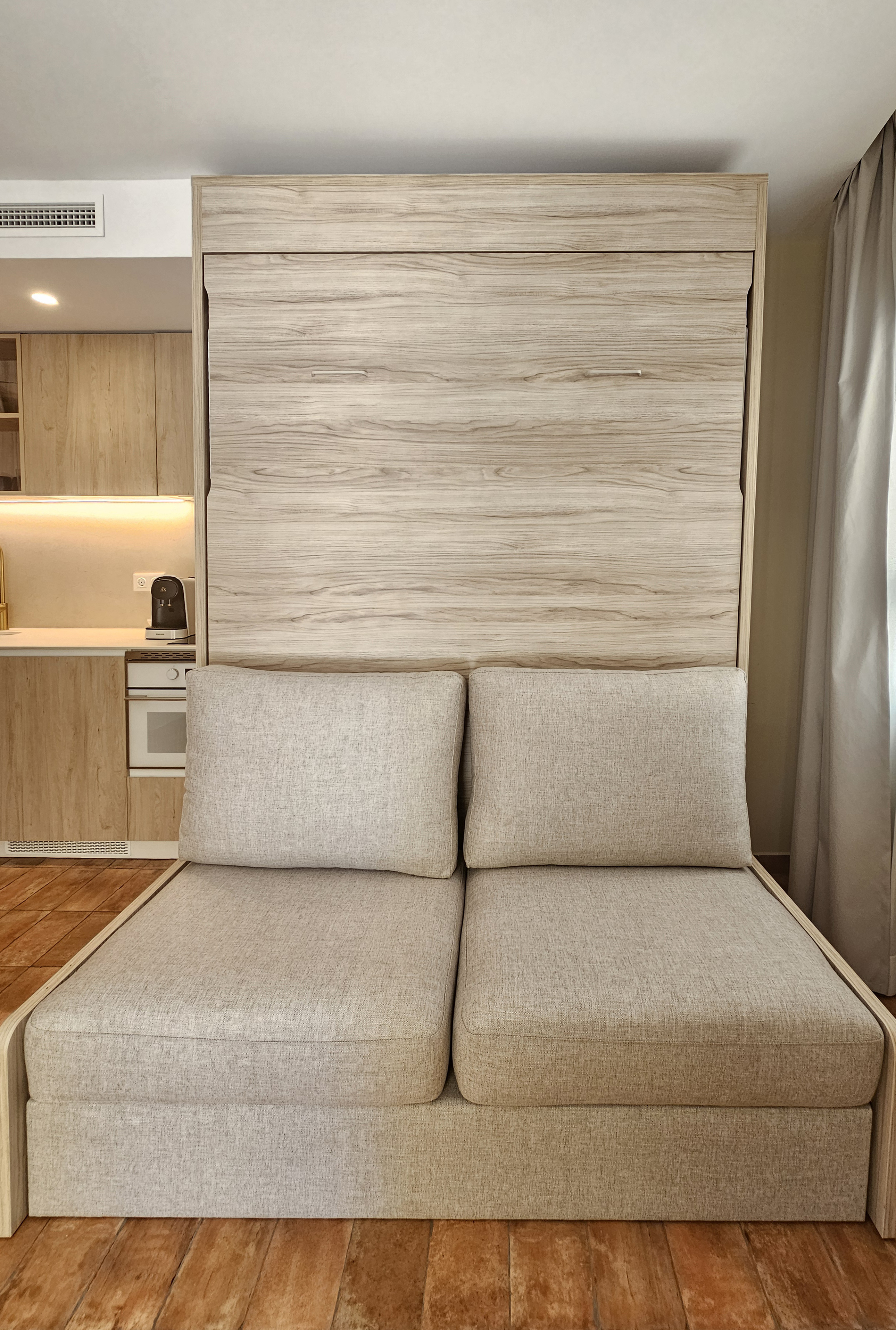 Estudio con balcón