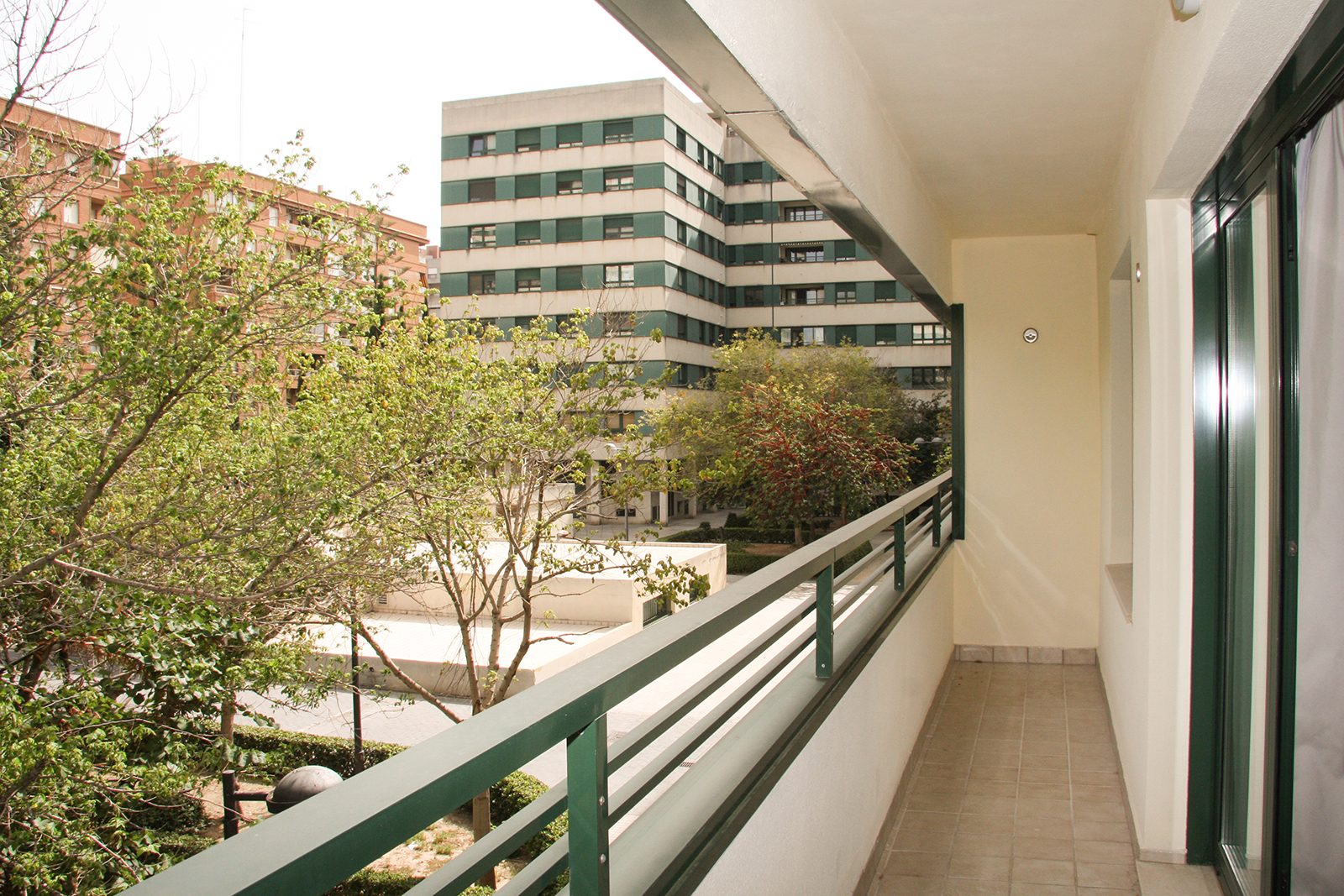 Apartment mit 1 schlafzimmer und balkon
