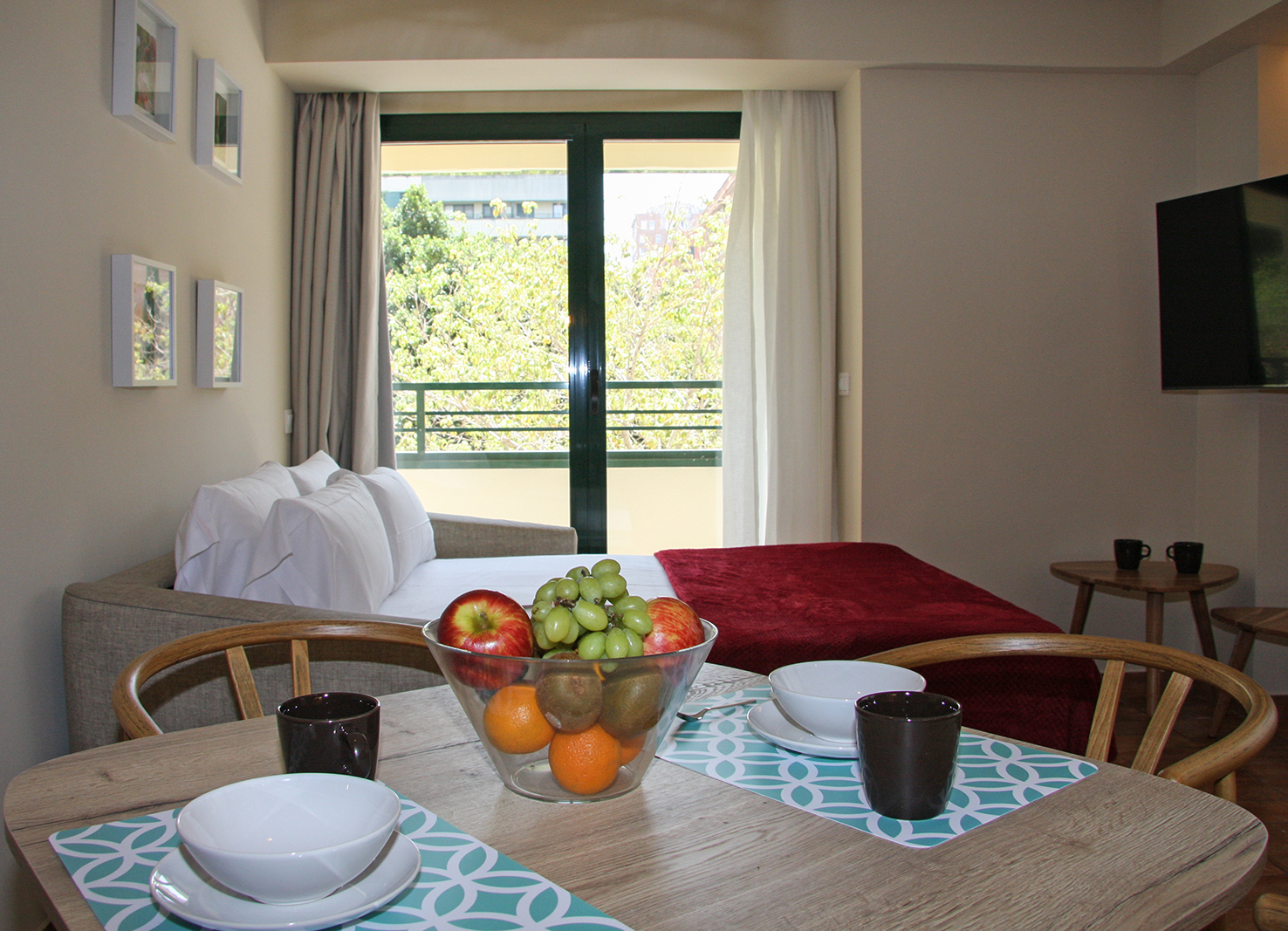 Apartment mit 1 schlafzimmer und balkon