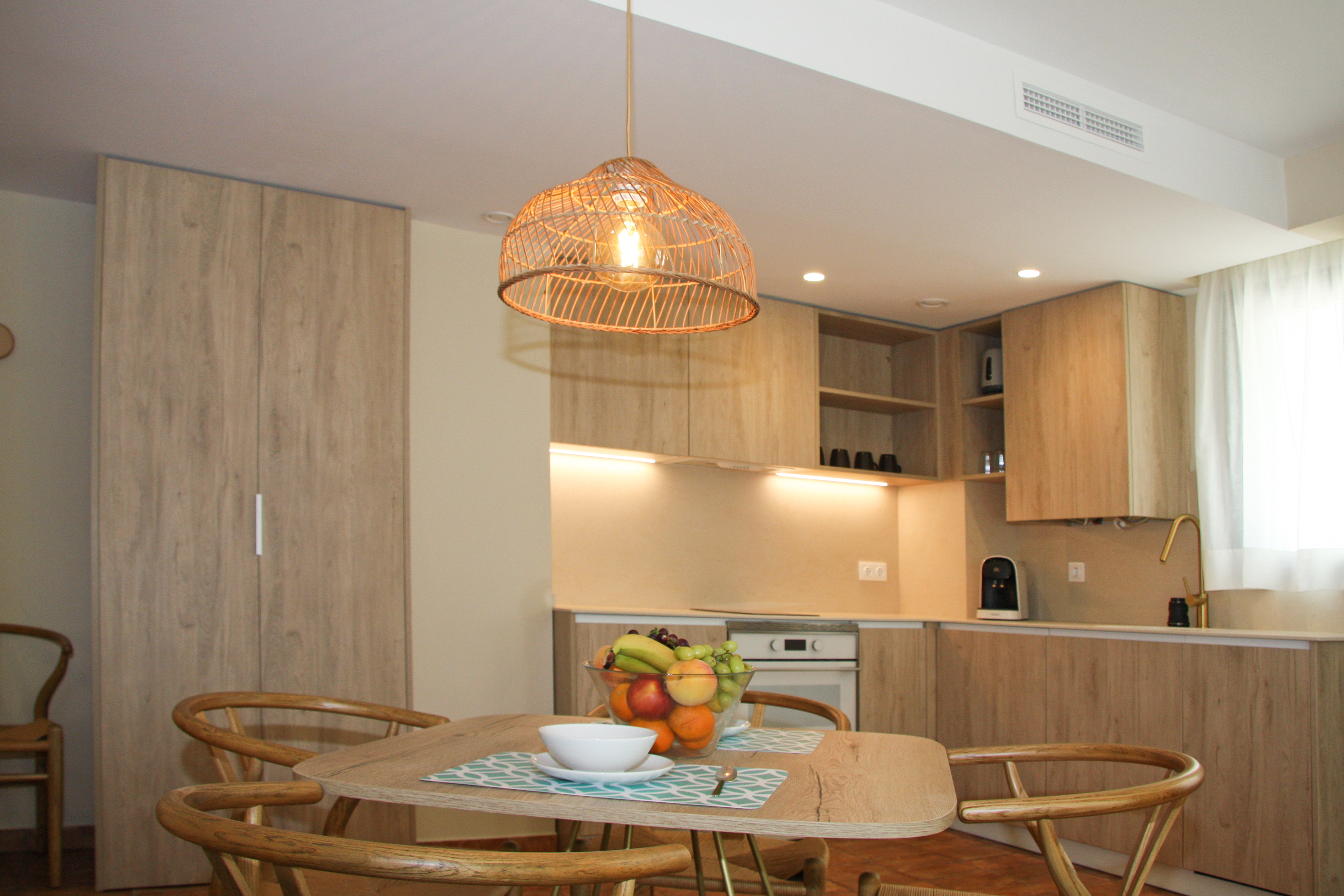 Apartment mit 1 schlafzimmer und balkon