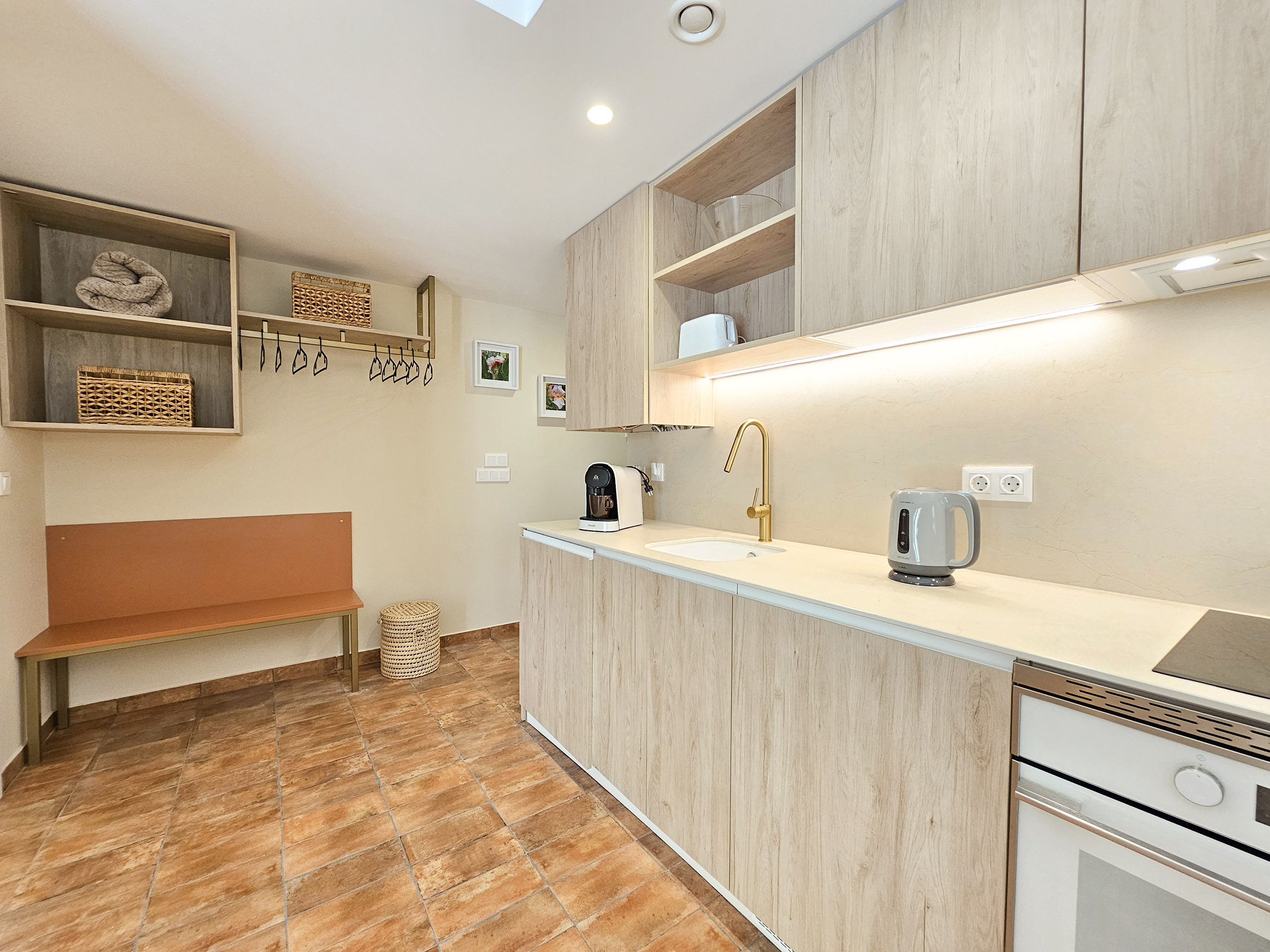 Estudio con balcón