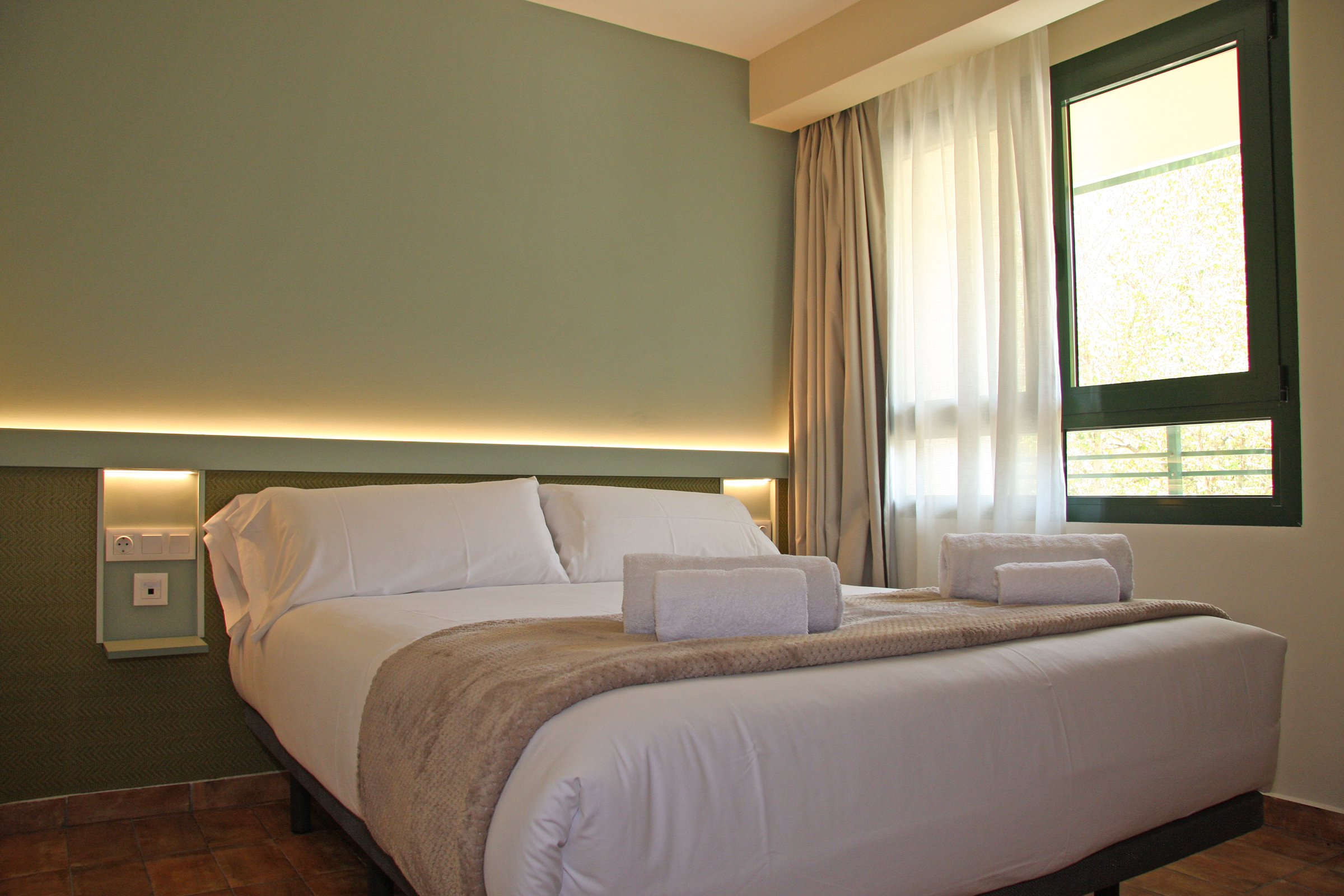 Apartment mit 1 schlafzimmer und balkon