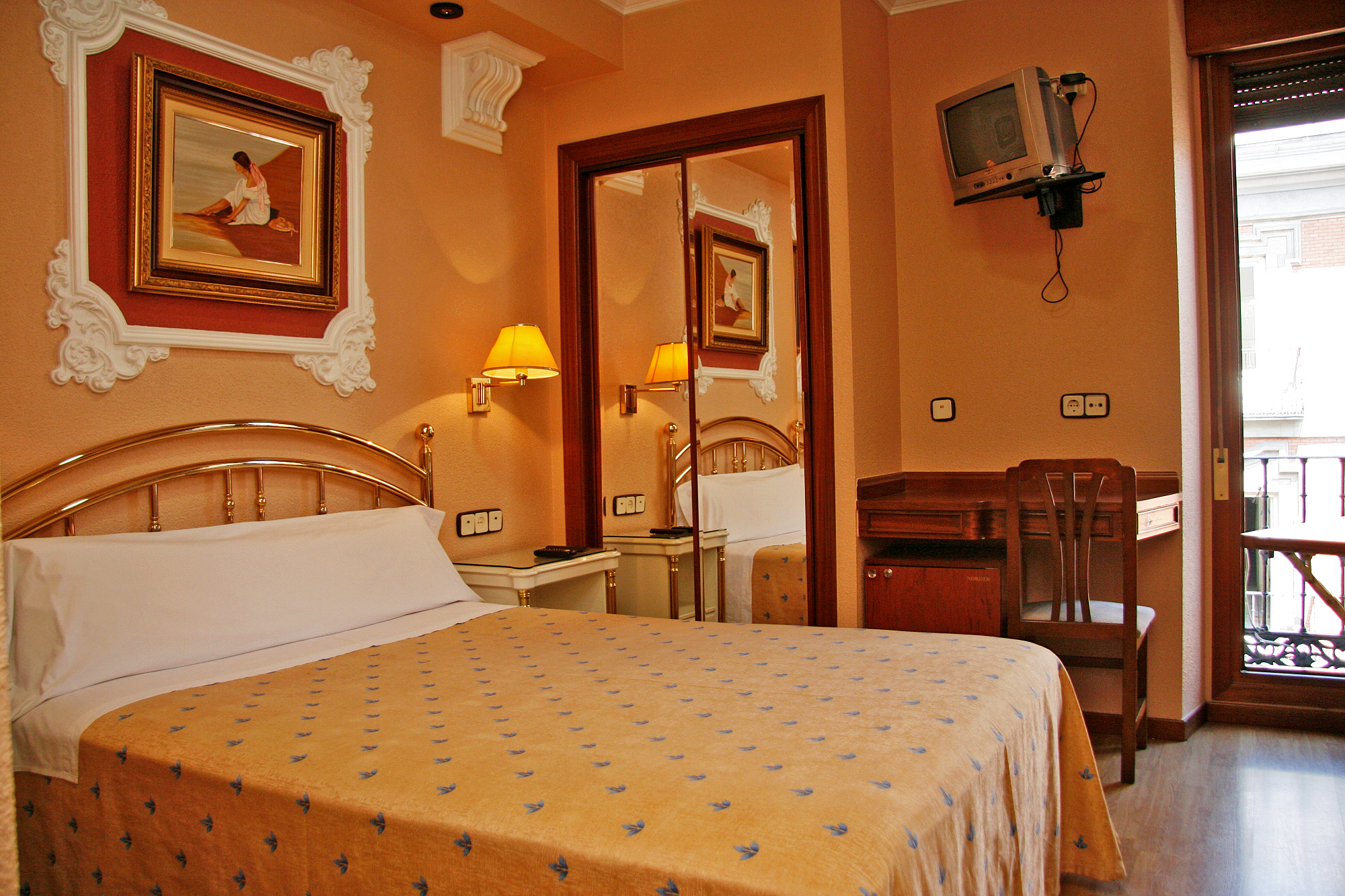 room detail thumbnail 0