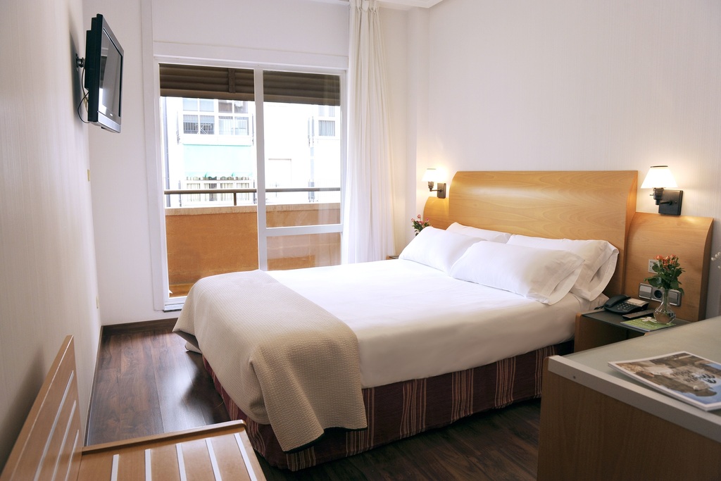 Habitación clásica con cama grande