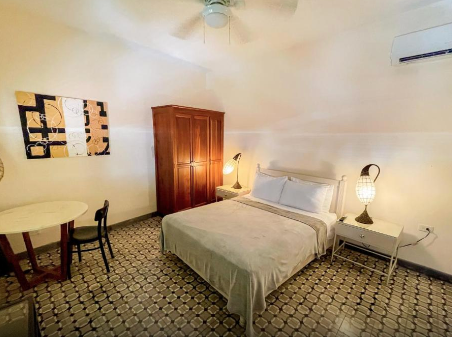 room detail thumbnail 0