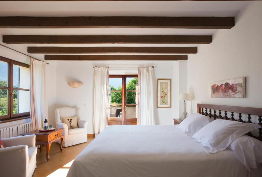 Finca ca'n quatre, Baleares