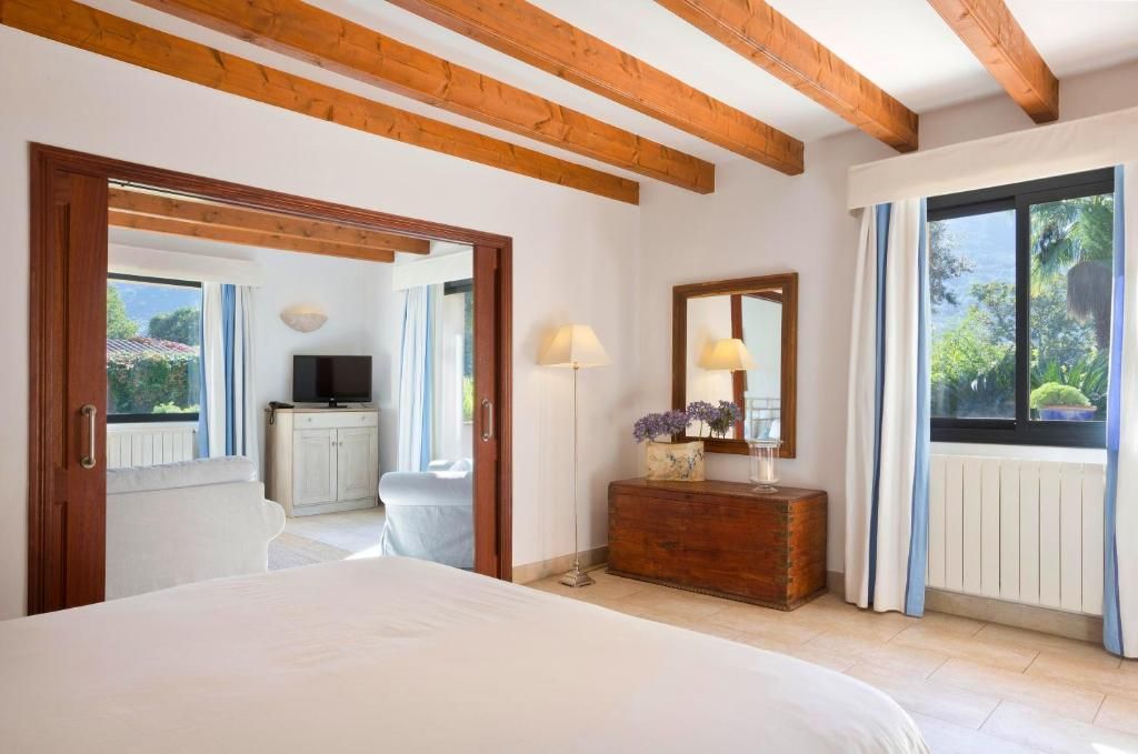 Finca ca'n quatre, Baleares