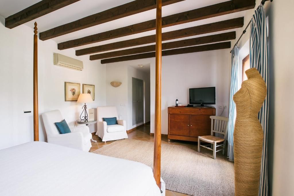 Finca ca'n quatre, Baleares