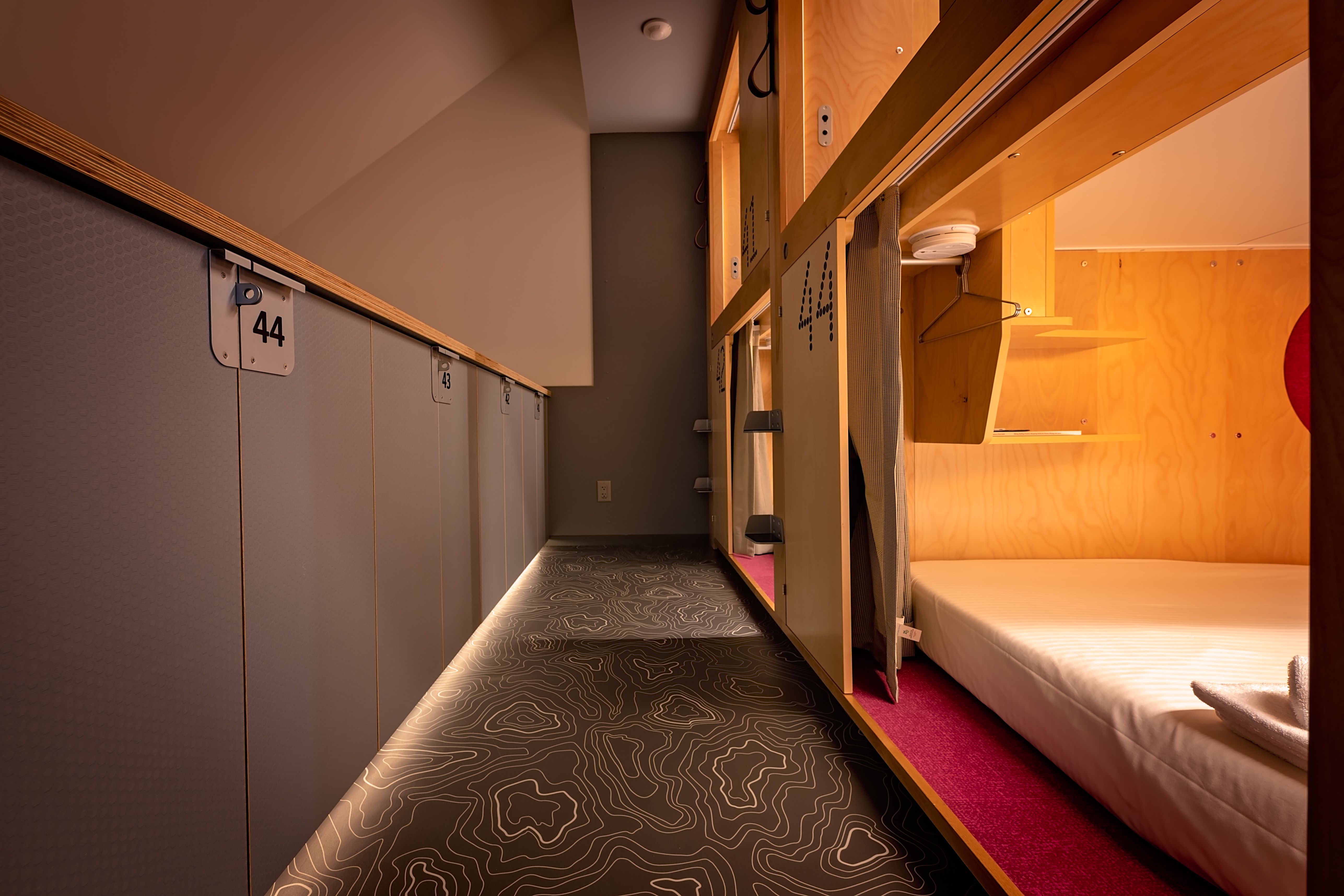 room detail thumbnail 2