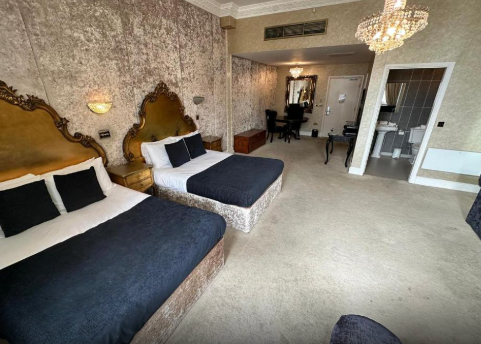 room detail thumbnail 1