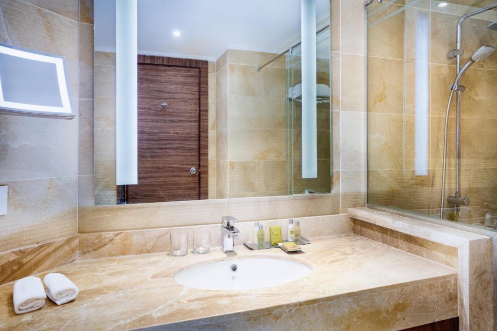 room detail thumbnail 2