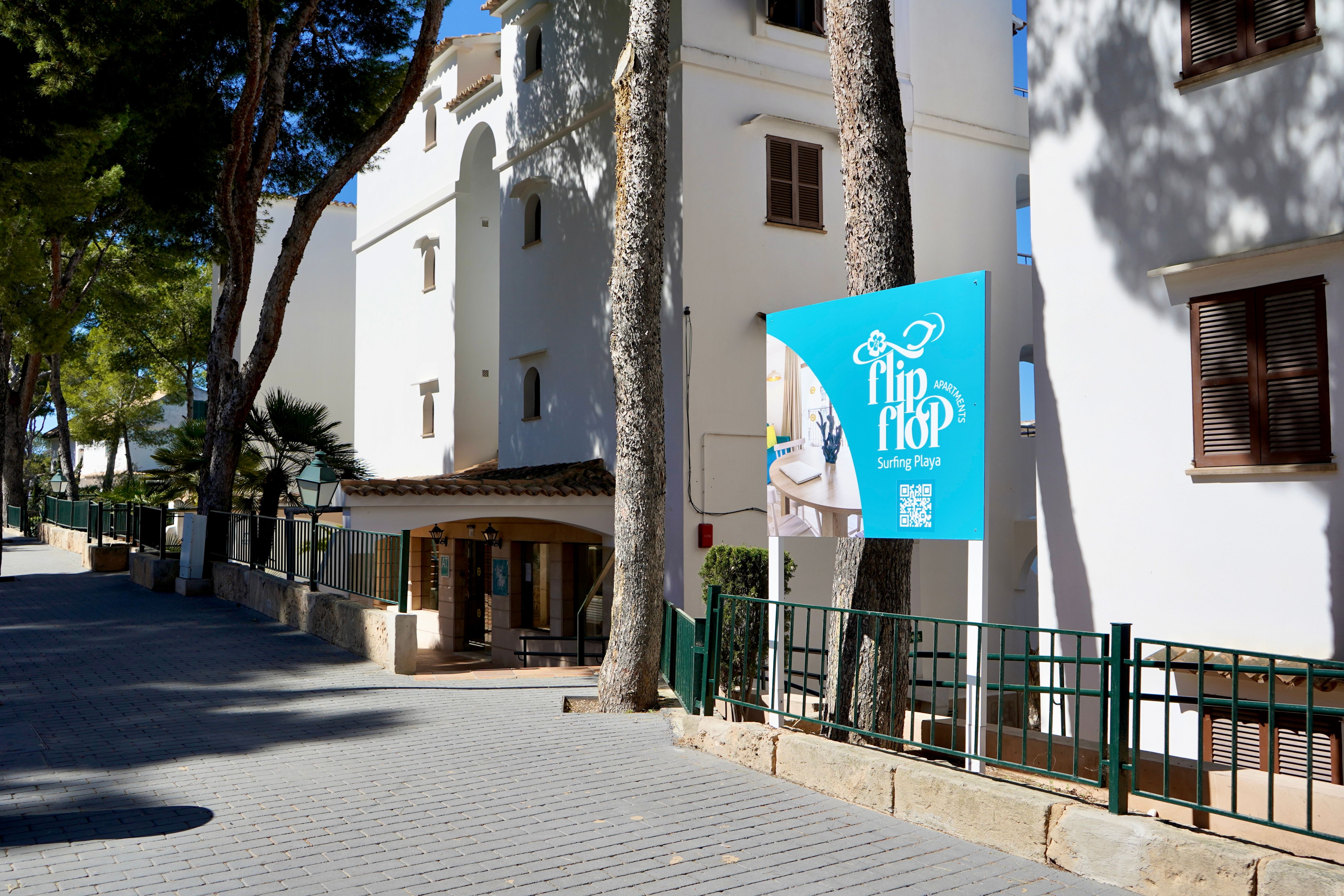 Flipflop surfing playa, SANTA PONSA