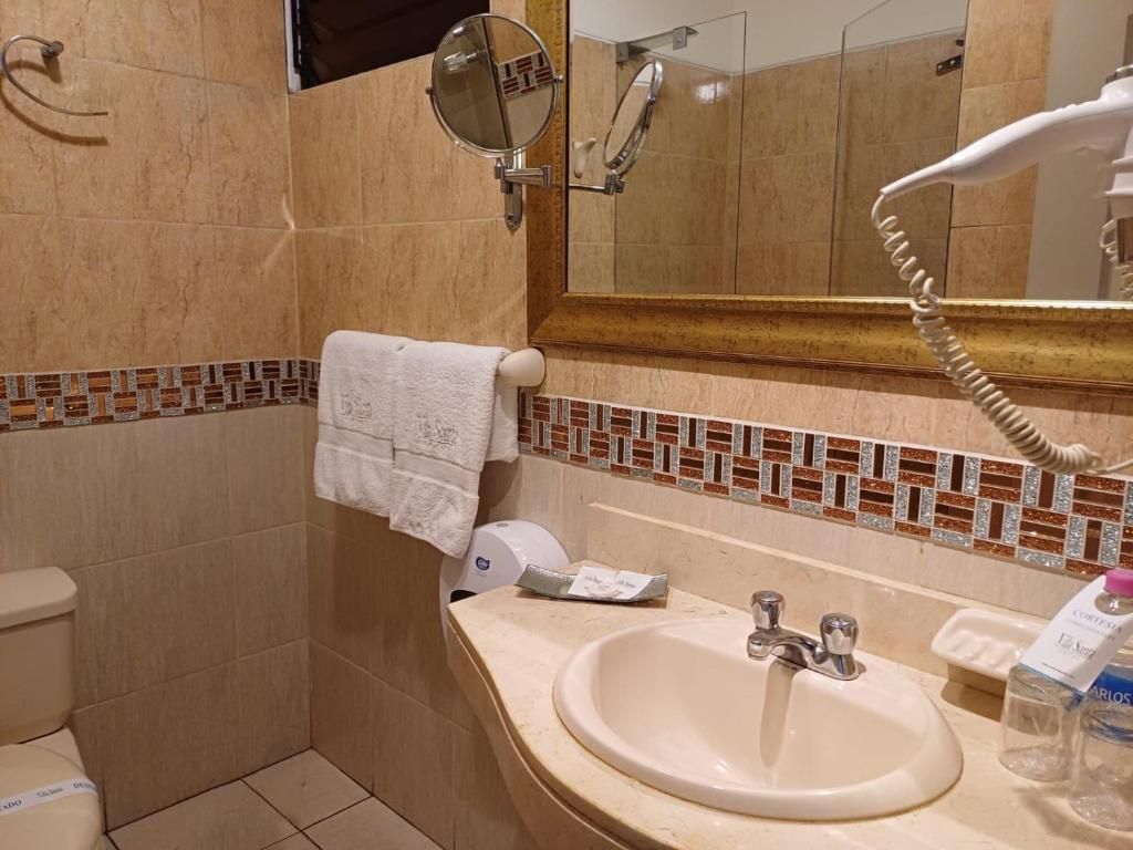 room detail thumbnail 2