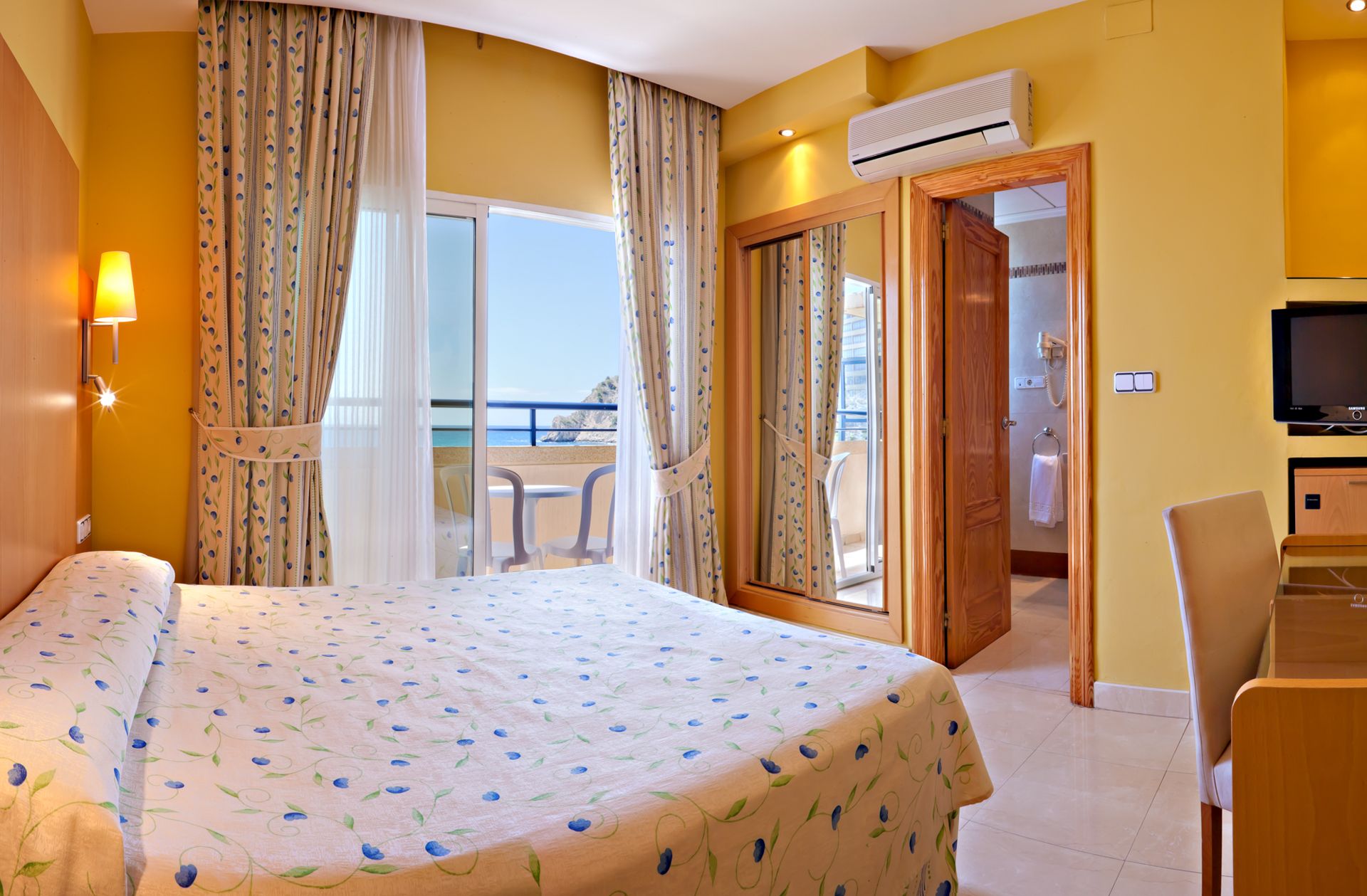 Double or twin room with sea view