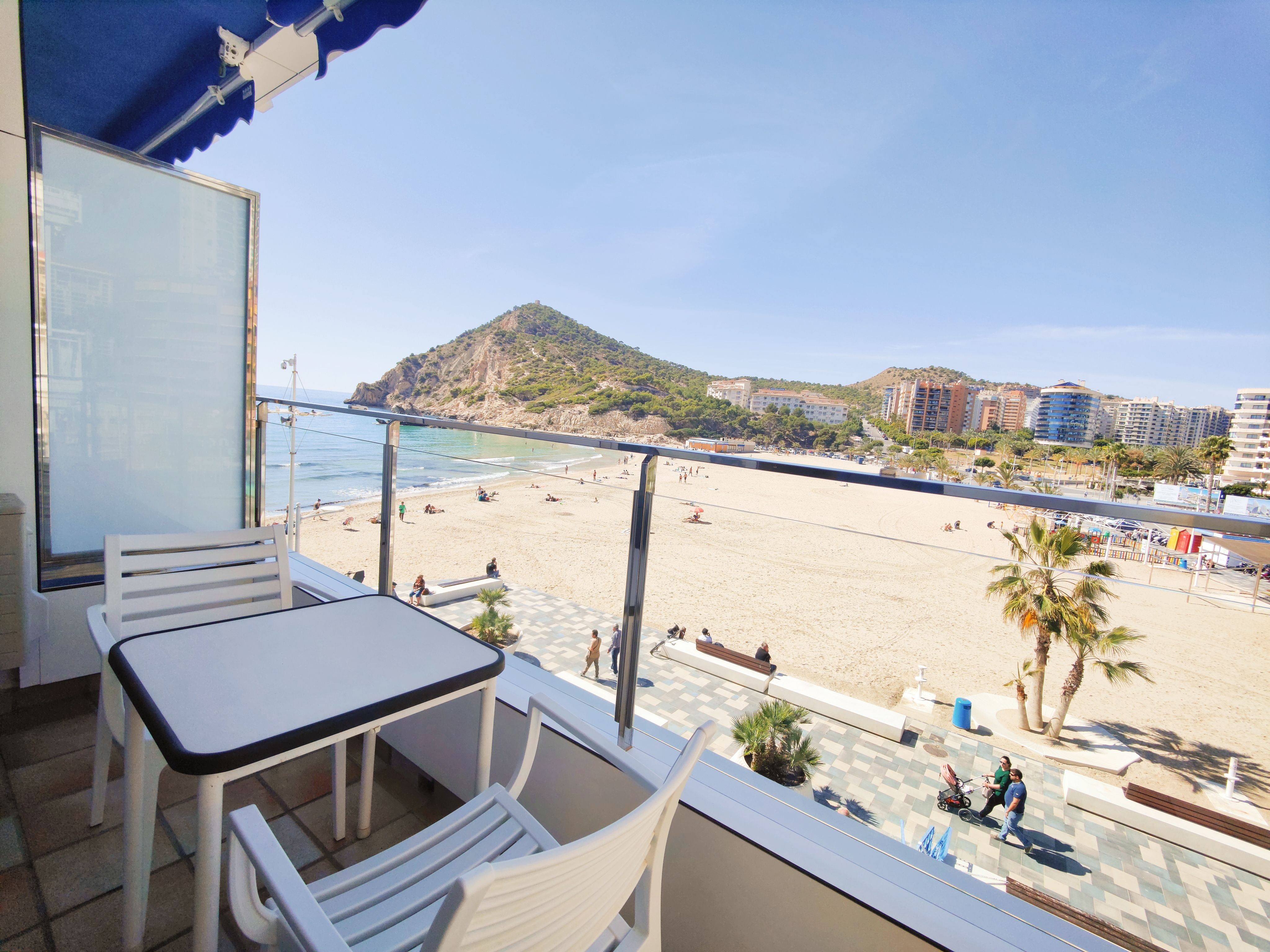 Double or twin room with sea view