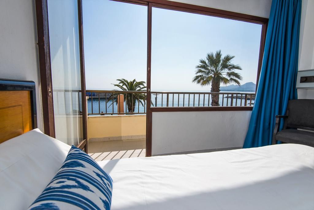 Hostal port corona , Cala Rajada