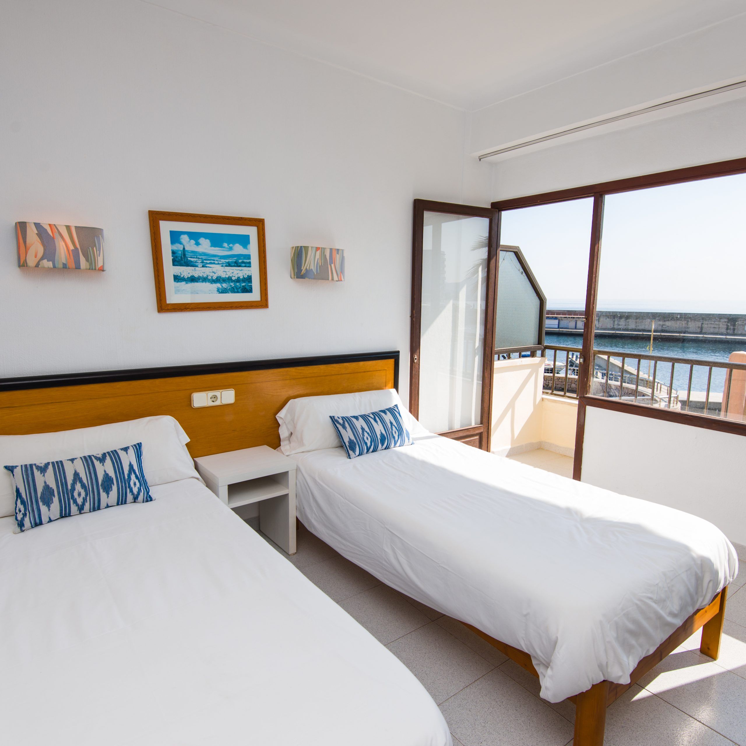 Hostal port corona