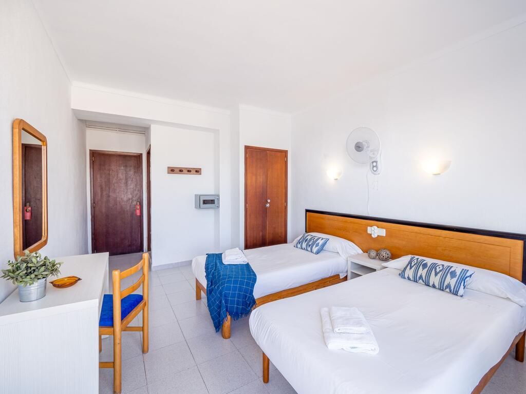 Hostal port corona , Cala Rajada