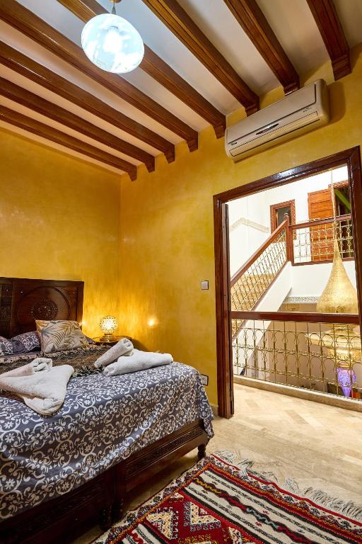 room detail thumbnail 2