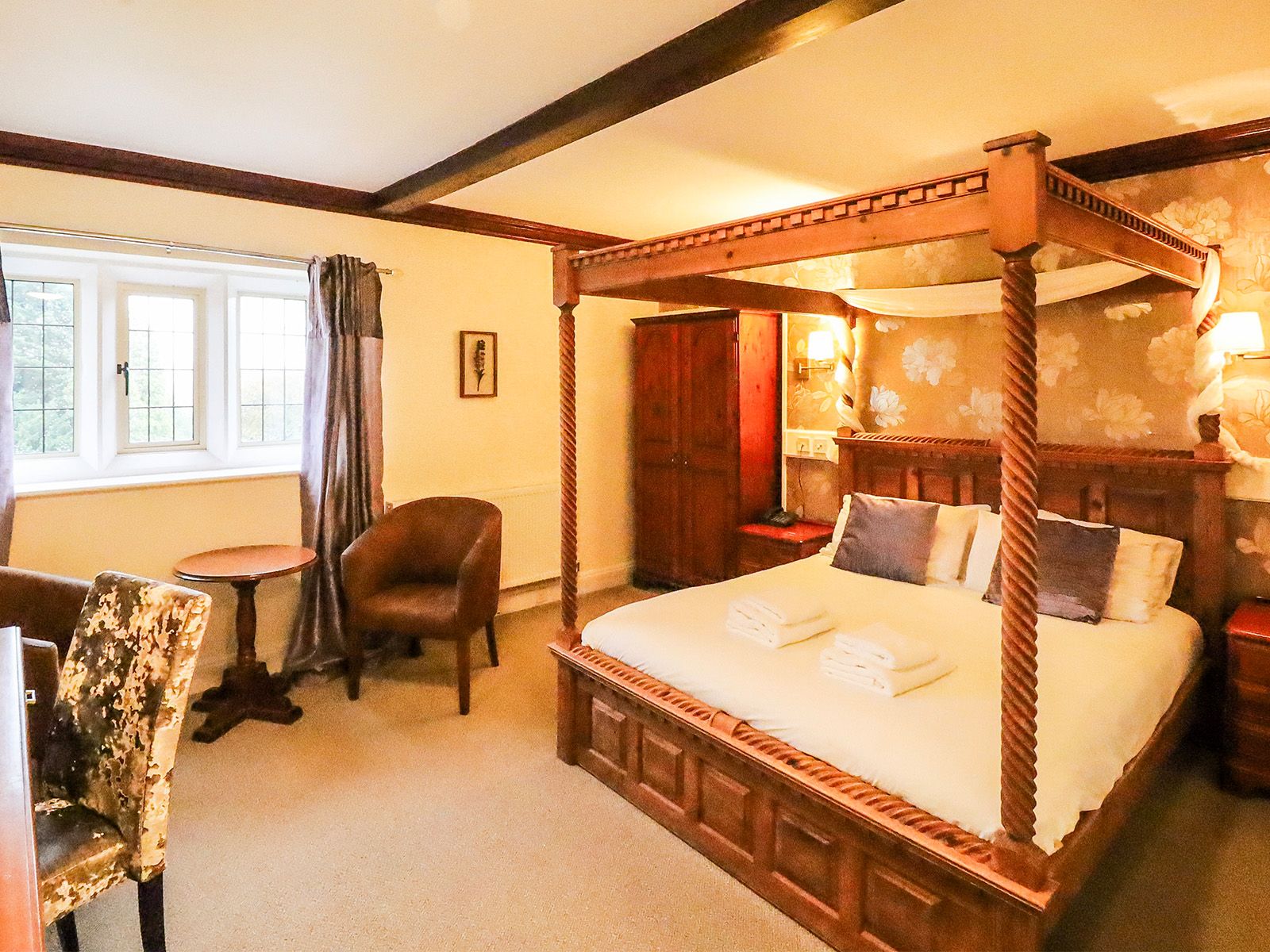 room detail thumbnail 1