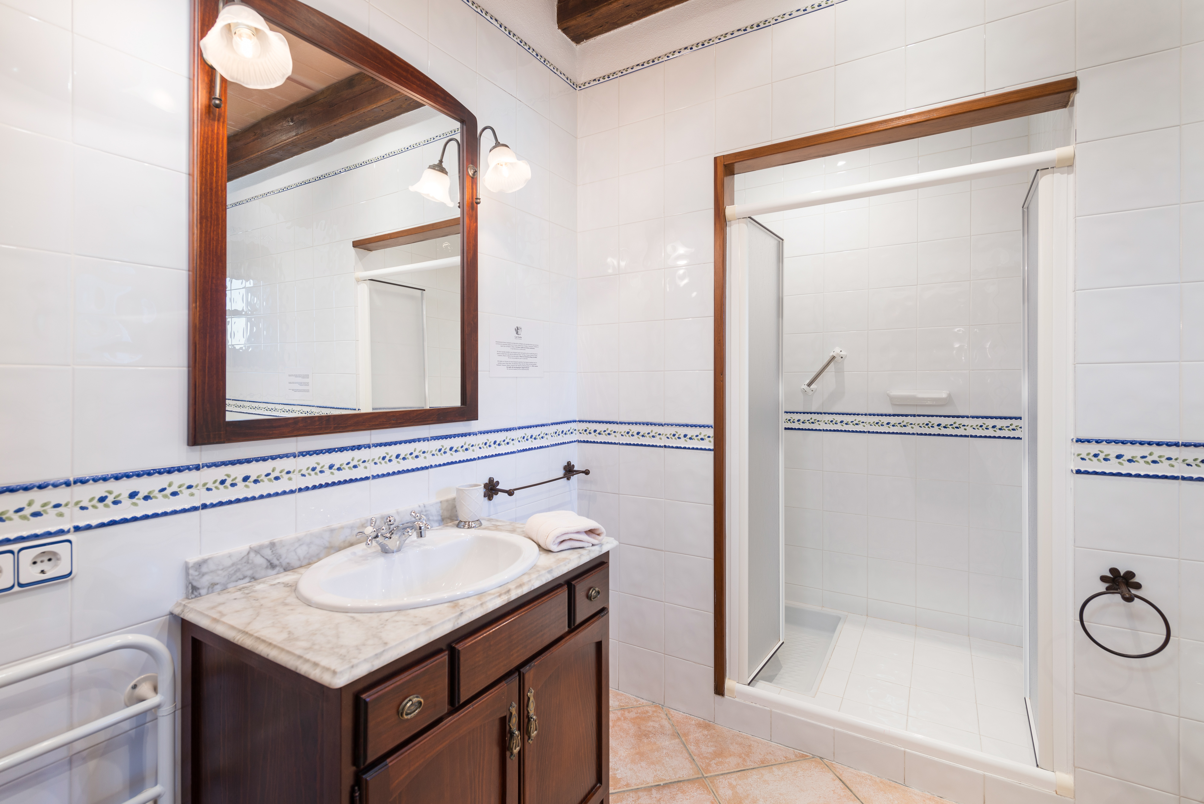 Habitación clásica con cama grande