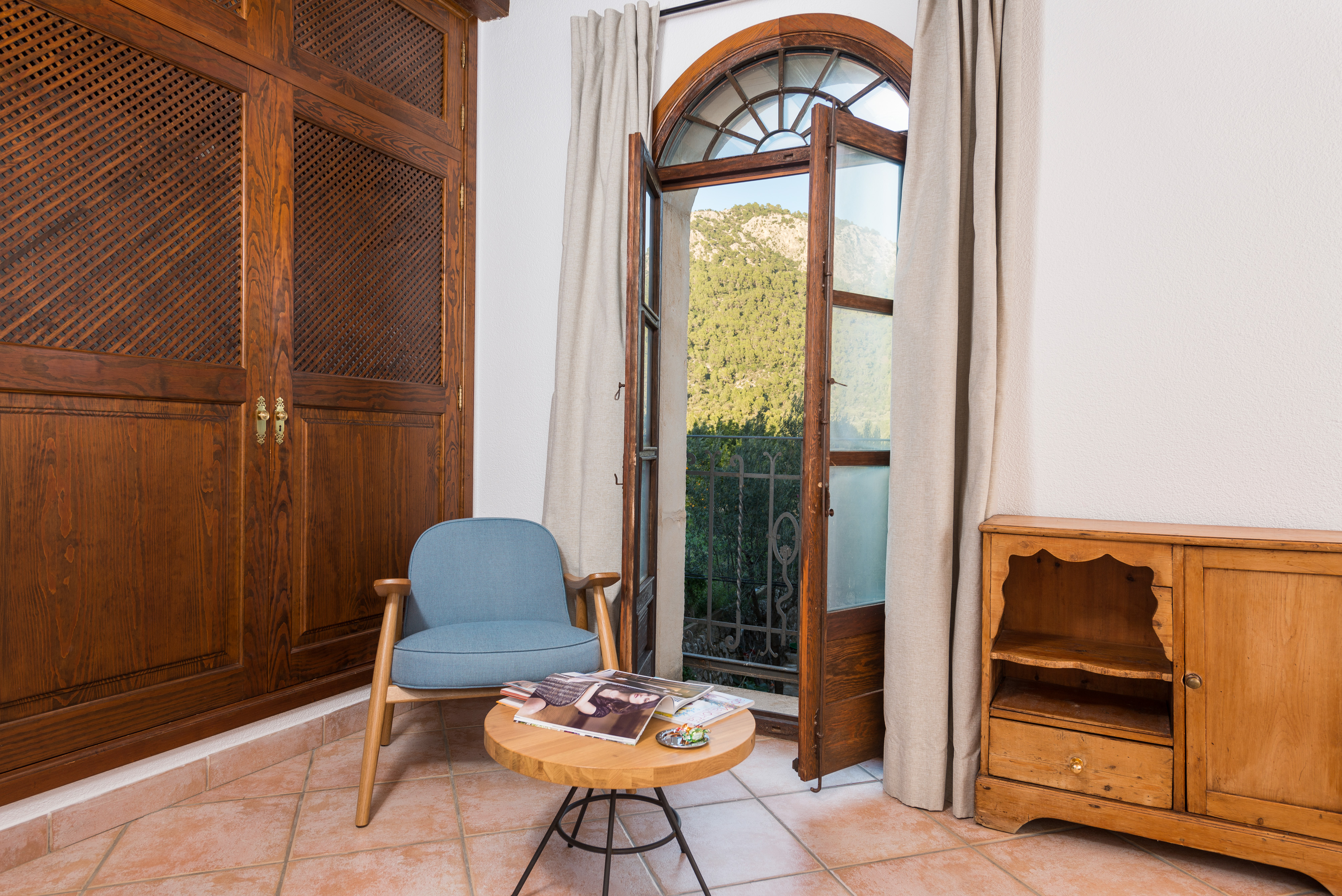 Habitación clásica con cama grande