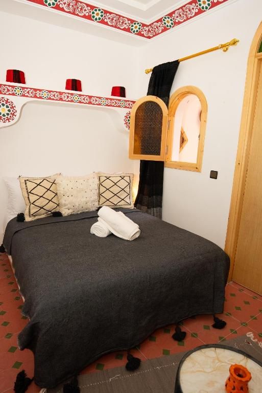 Habitación con cama grande