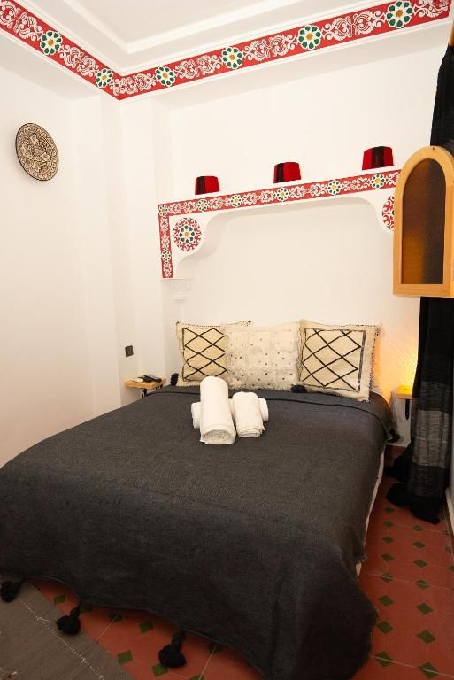 Habitación con cama grande