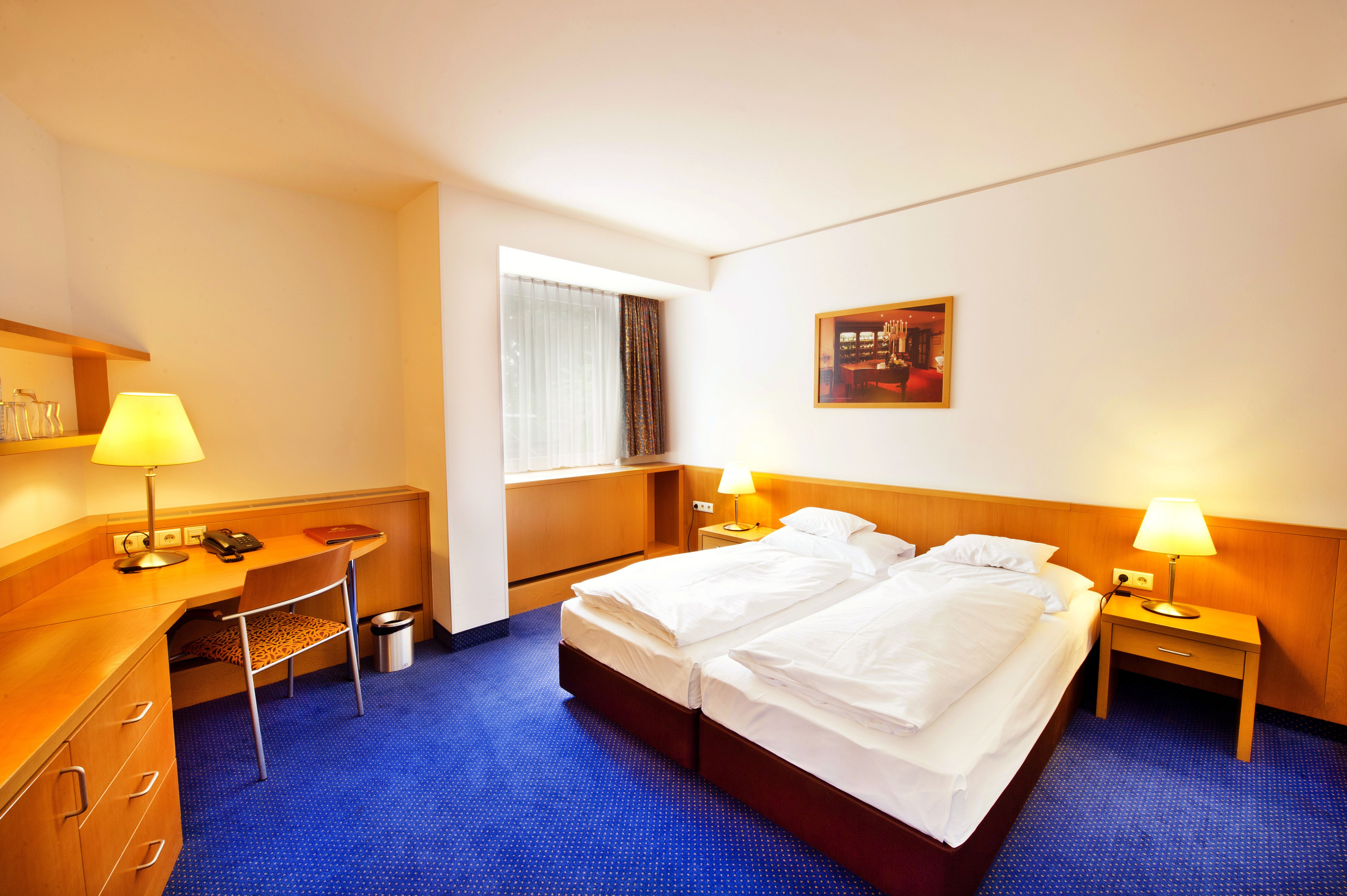 room detail thumbnail 2