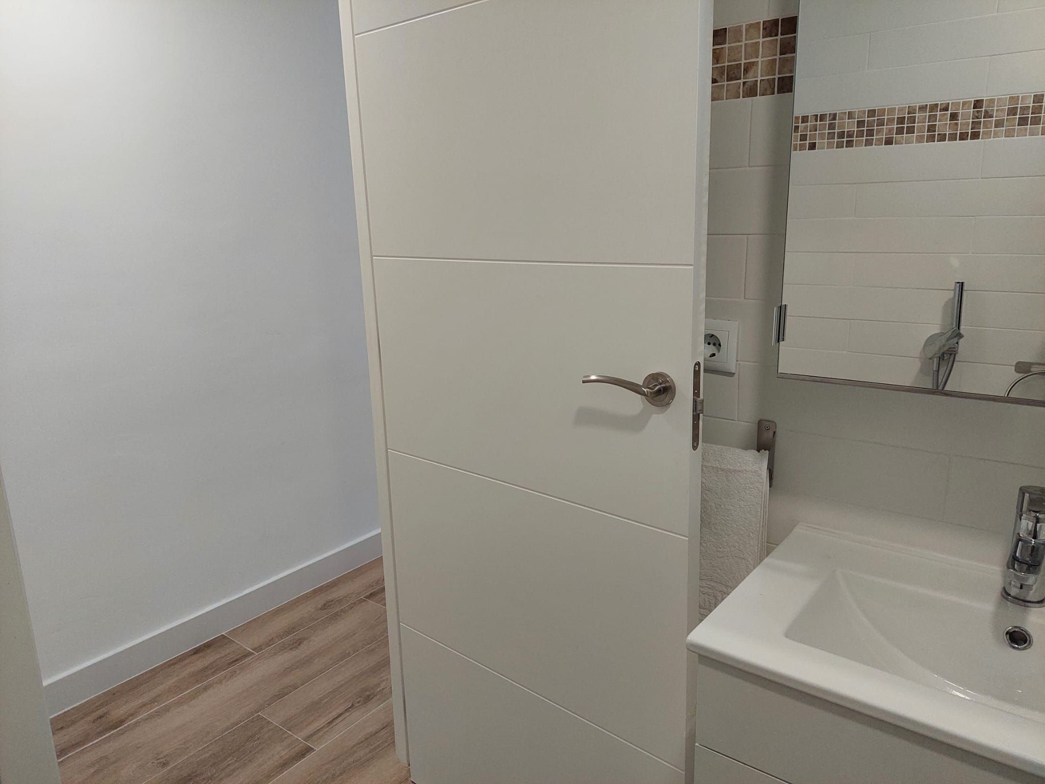 Suite con bañera de hidromasaje con cama extragrande
