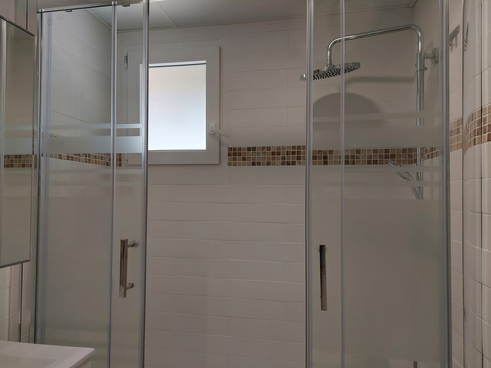 Suite con bañera de hidromasaje con cama extragrande