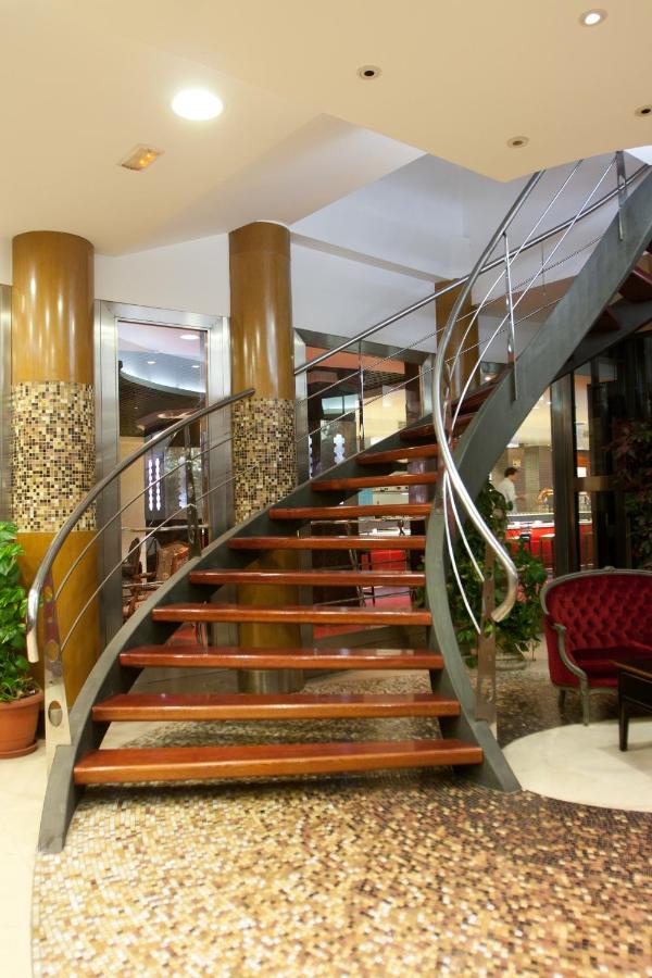 Hotel benetusser, Benetusser