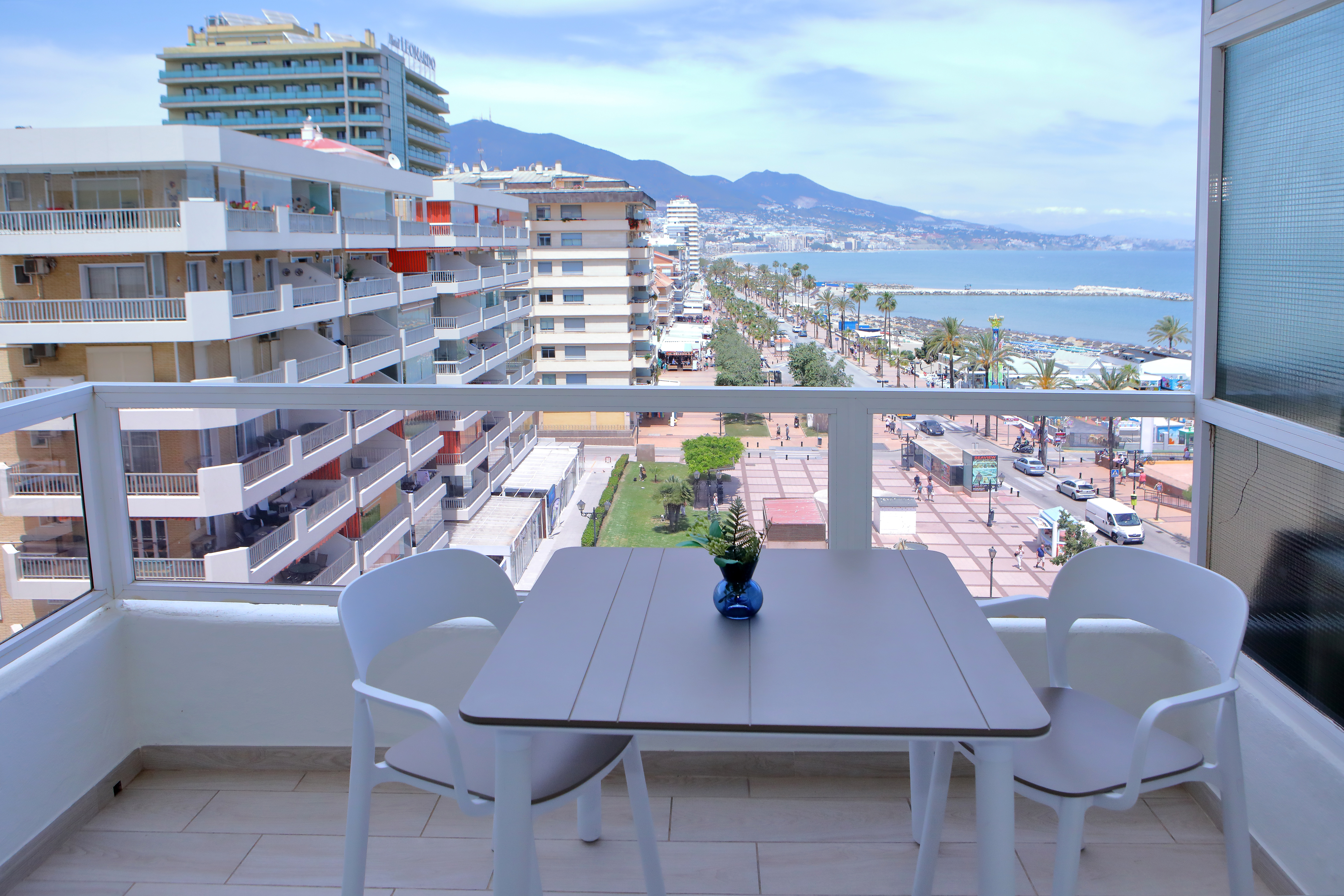 Hotel apartamentos pyr fuengirola, Fuengirola