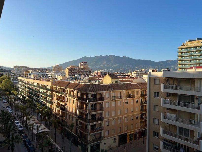 Hotel apartamentos pyr fuengirola, Fuengirola
