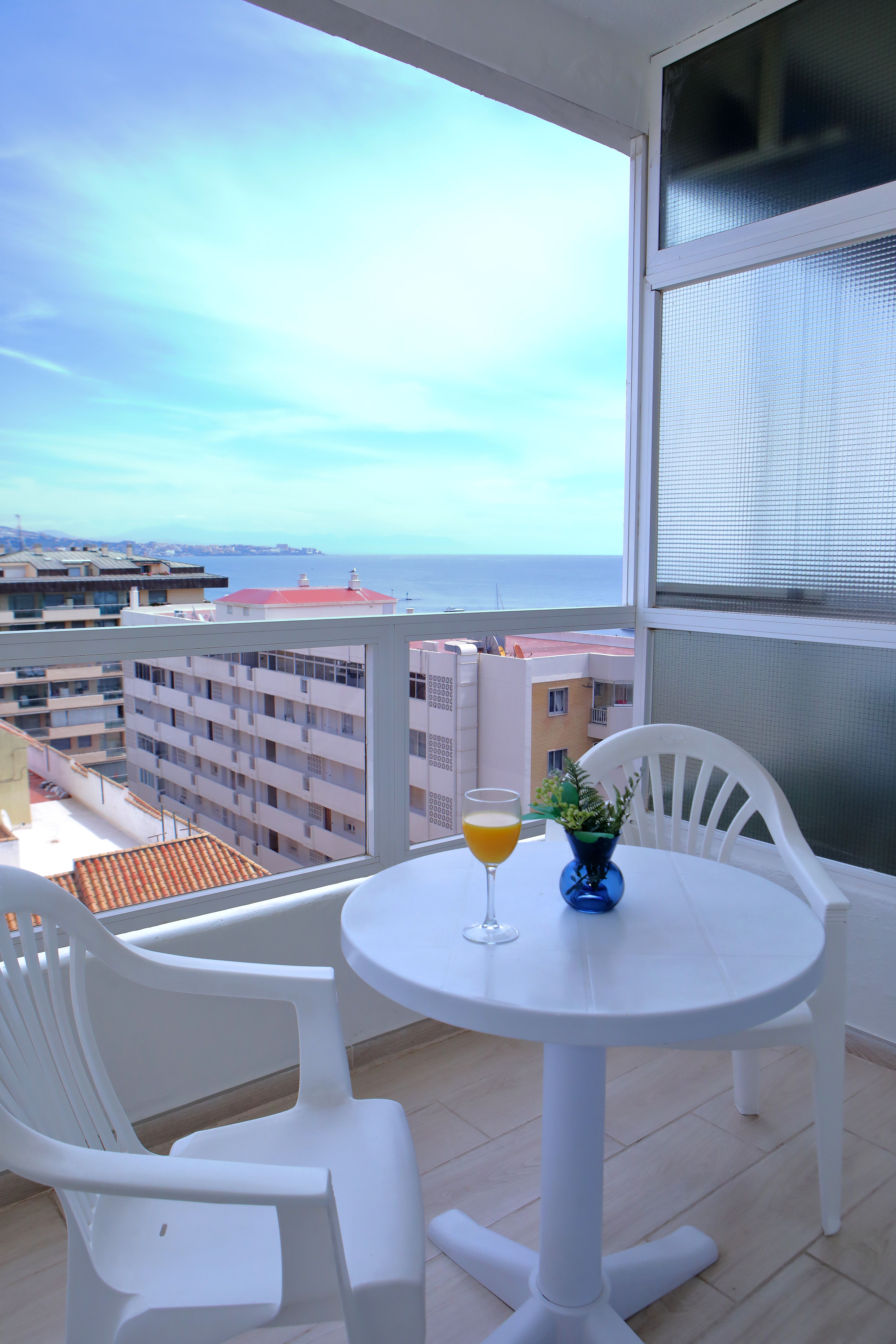 Hotel apartamentos pyr fuengirola, Fuengirola