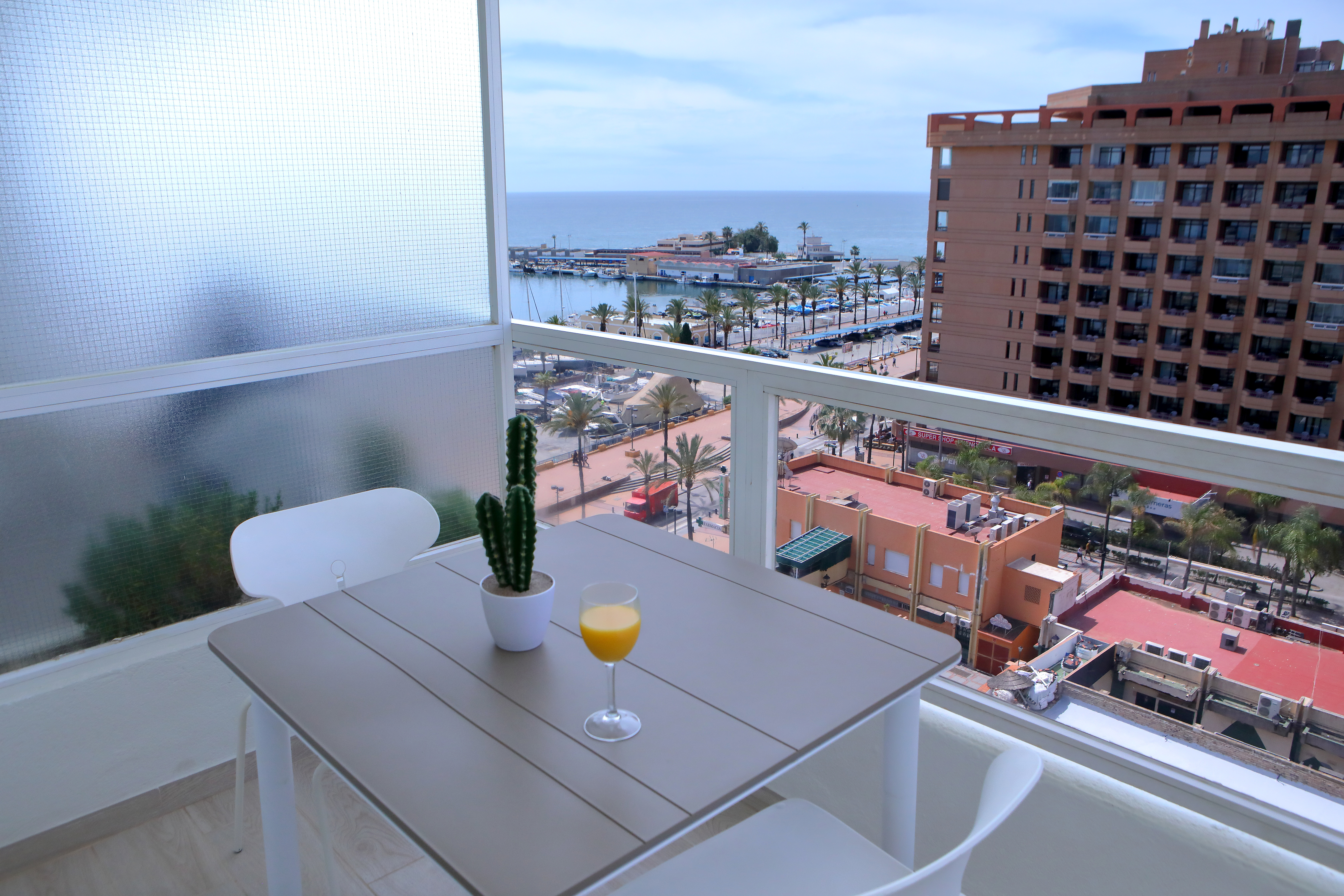 Hotel apartamentos pyr fuengirola, Fuengirola