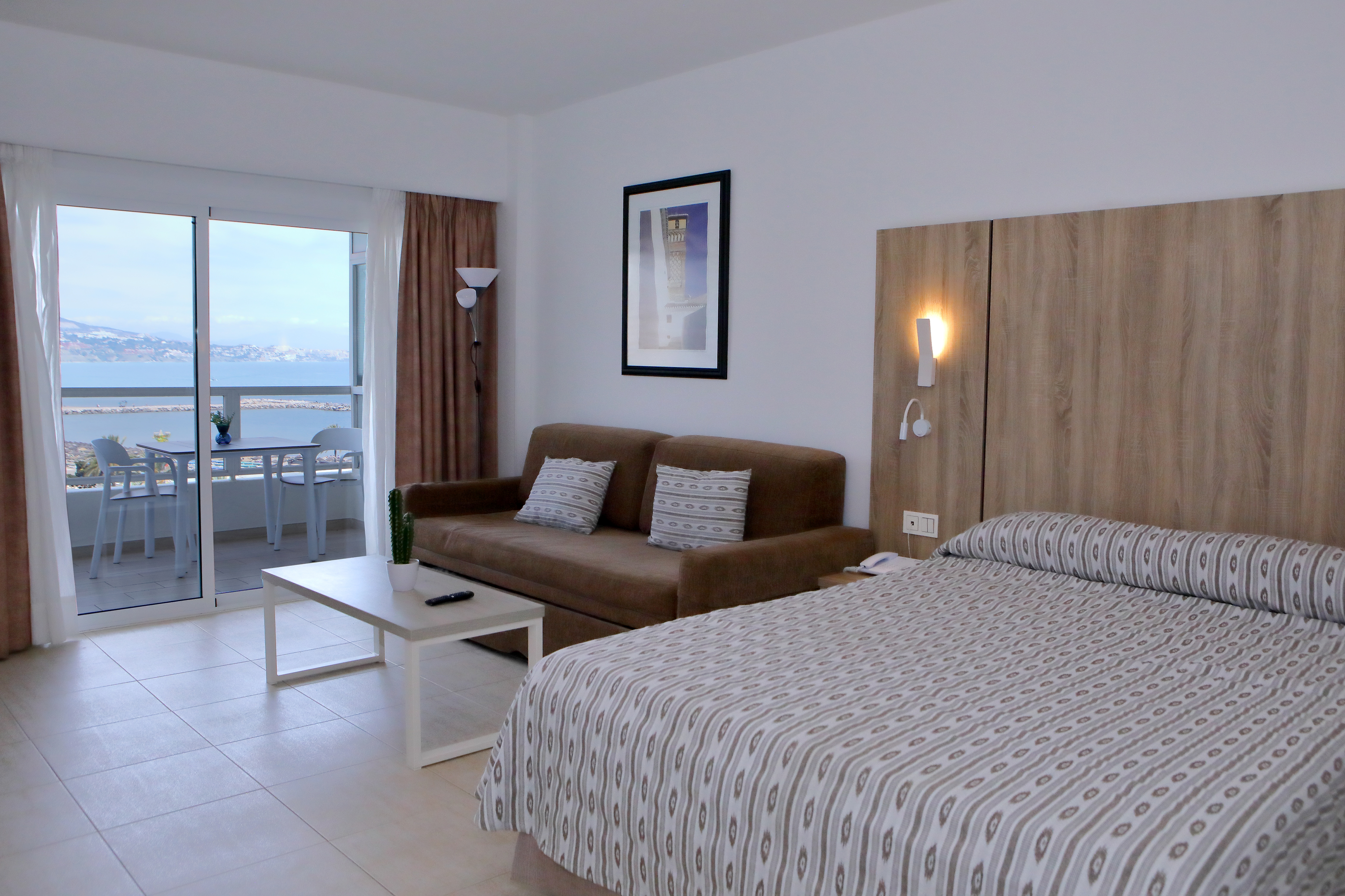 Hotel apartamentos pyr fuengirola, Fuengirola