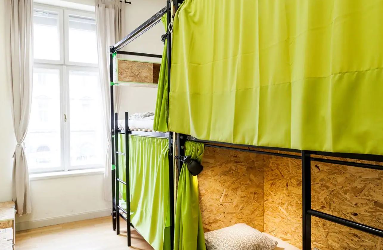 room detail thumbnail 1