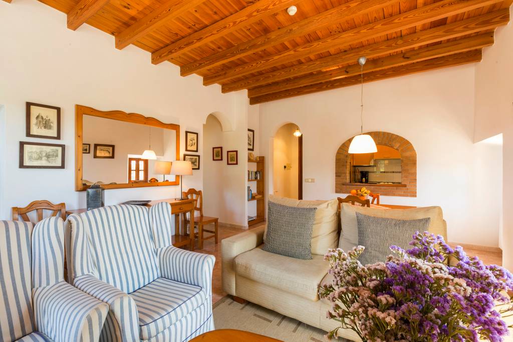 One-bedroom apartment with balcony
