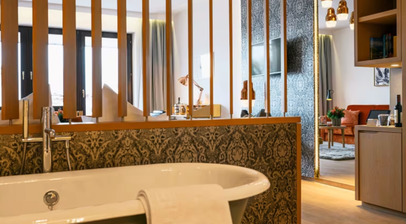 room detail thumbnail 2
