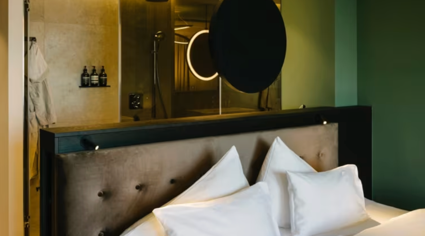 room detail thumbnail 2