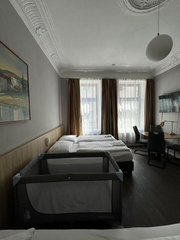 room detail thumbnail 2