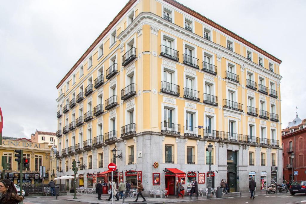 room detail thumbnail 2