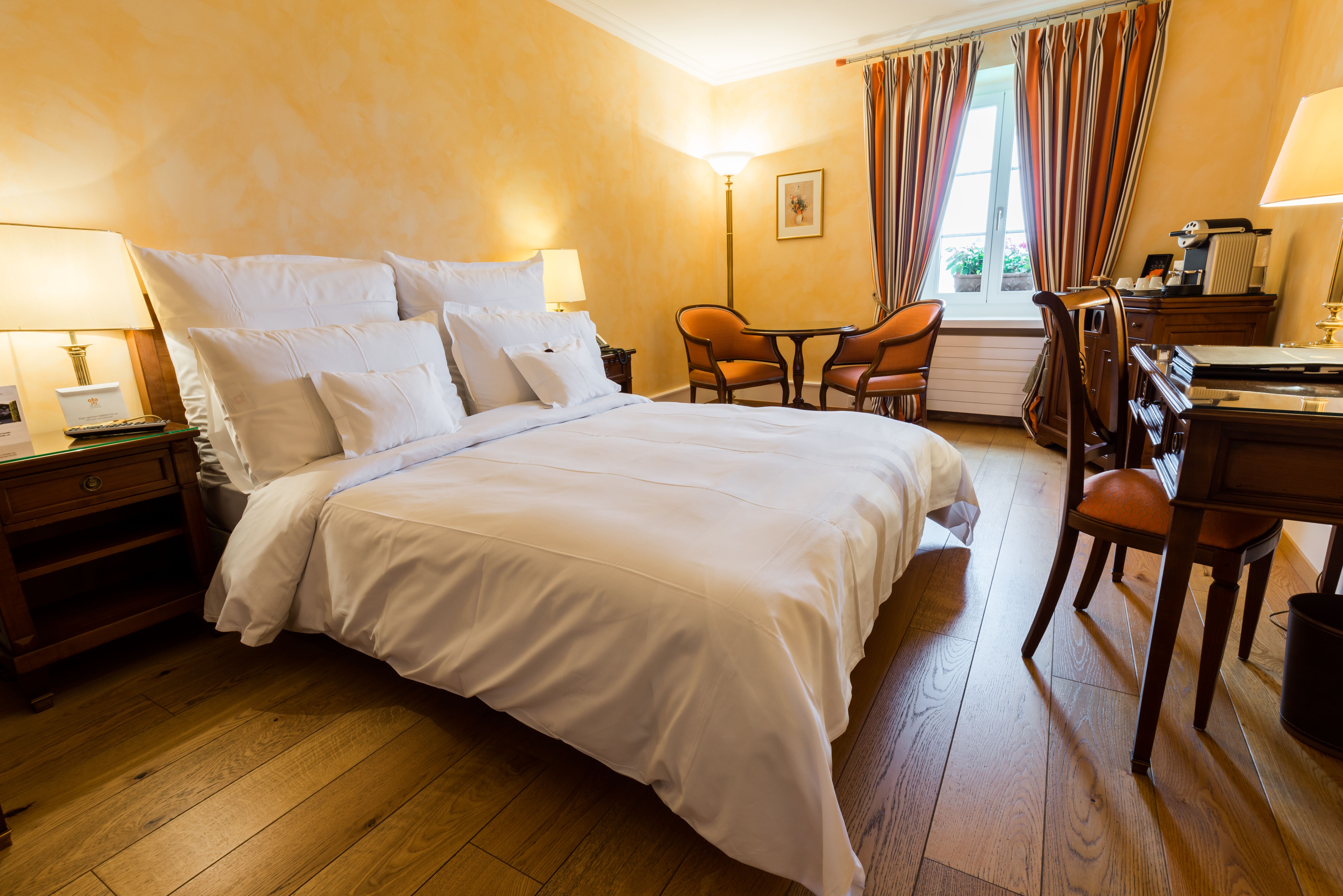room detail thumbnail 2