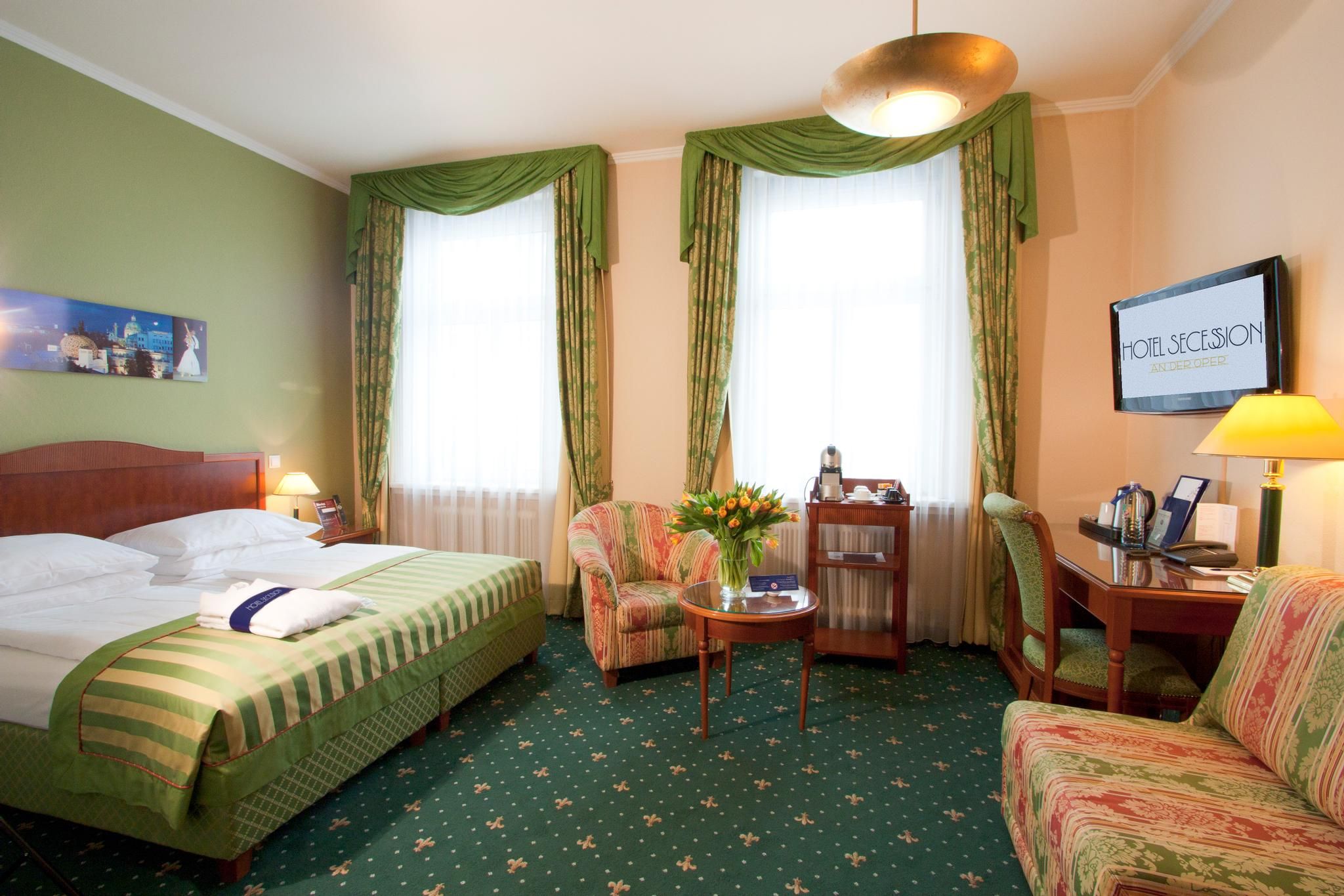 room detail thumbnail 1