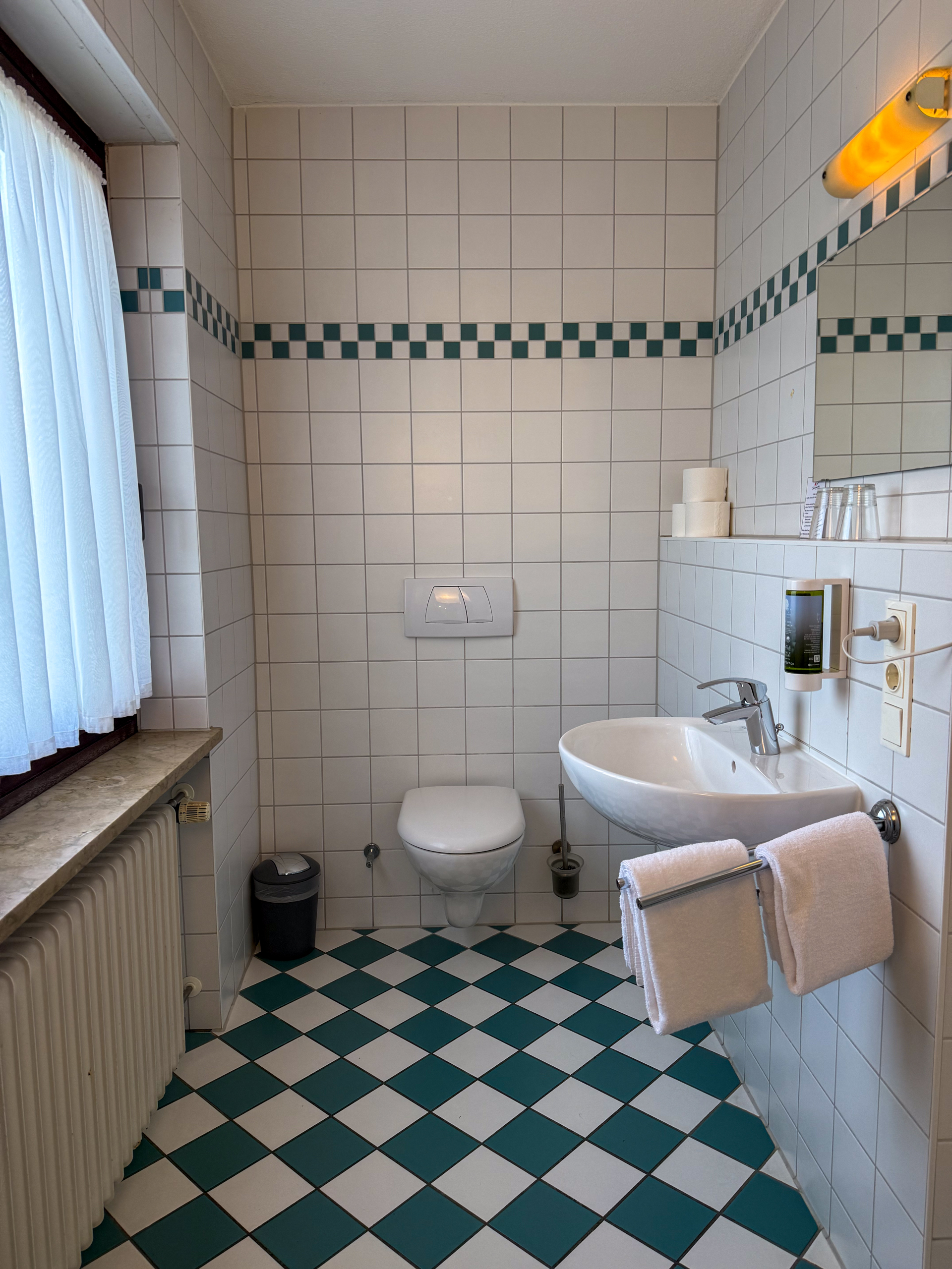 room detail thumbnail 2