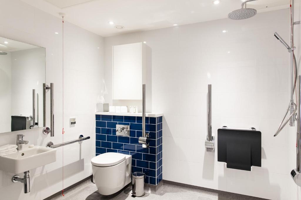 room detail thumbnail 2